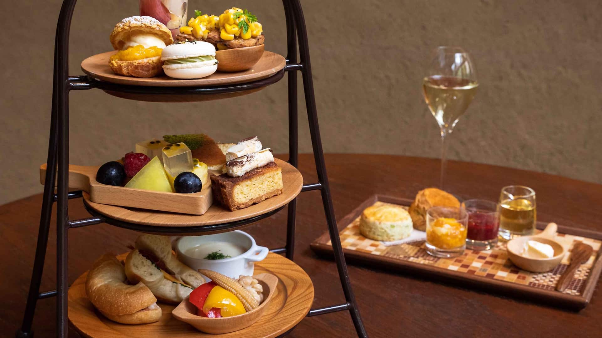 Hyatt Regency Hakone Resort and Spa Living Room Afternoon Tea Summer Breeze