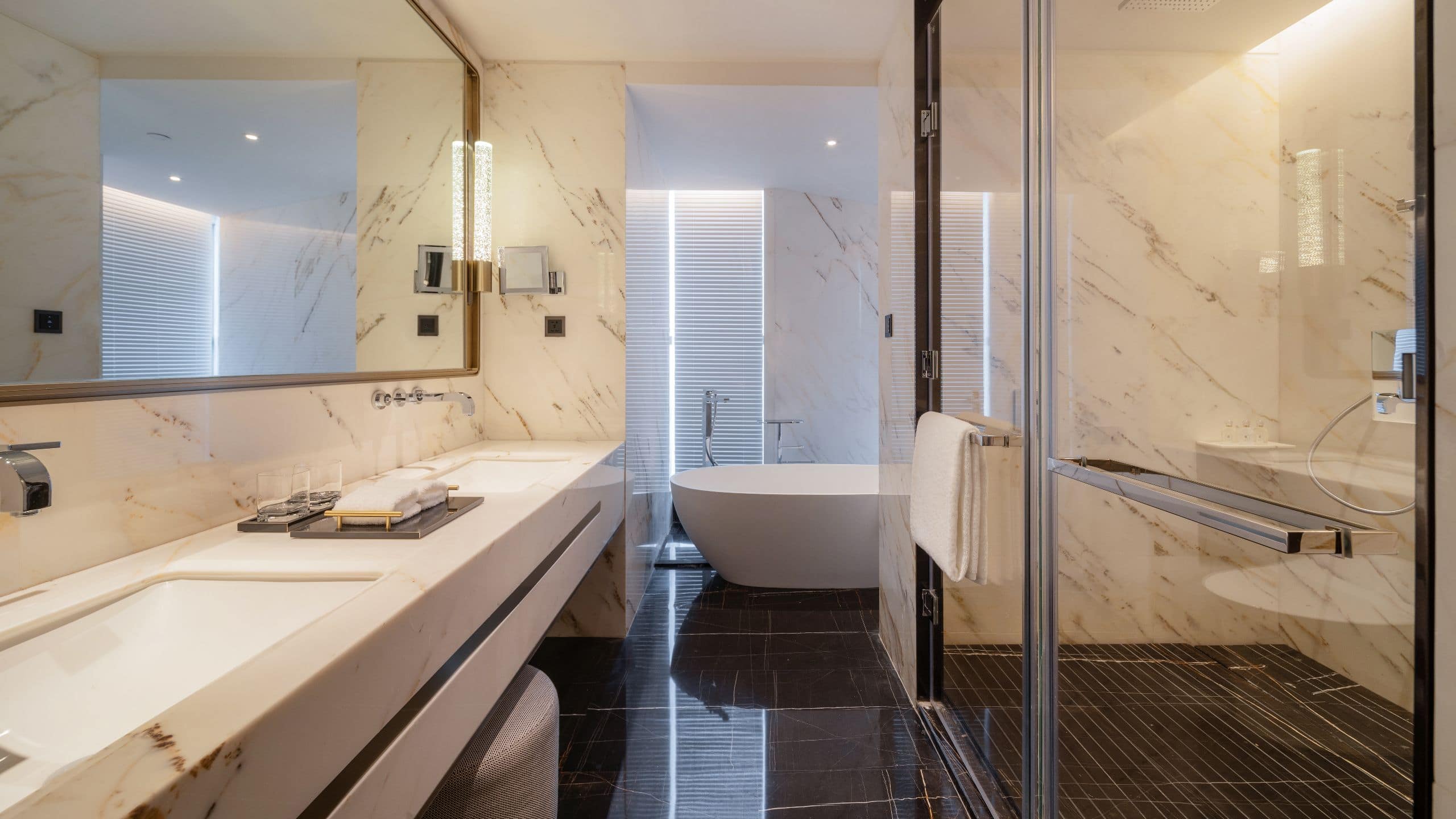 第 3，共 3 The Langbo Chengdu Premium Suite Bathroom