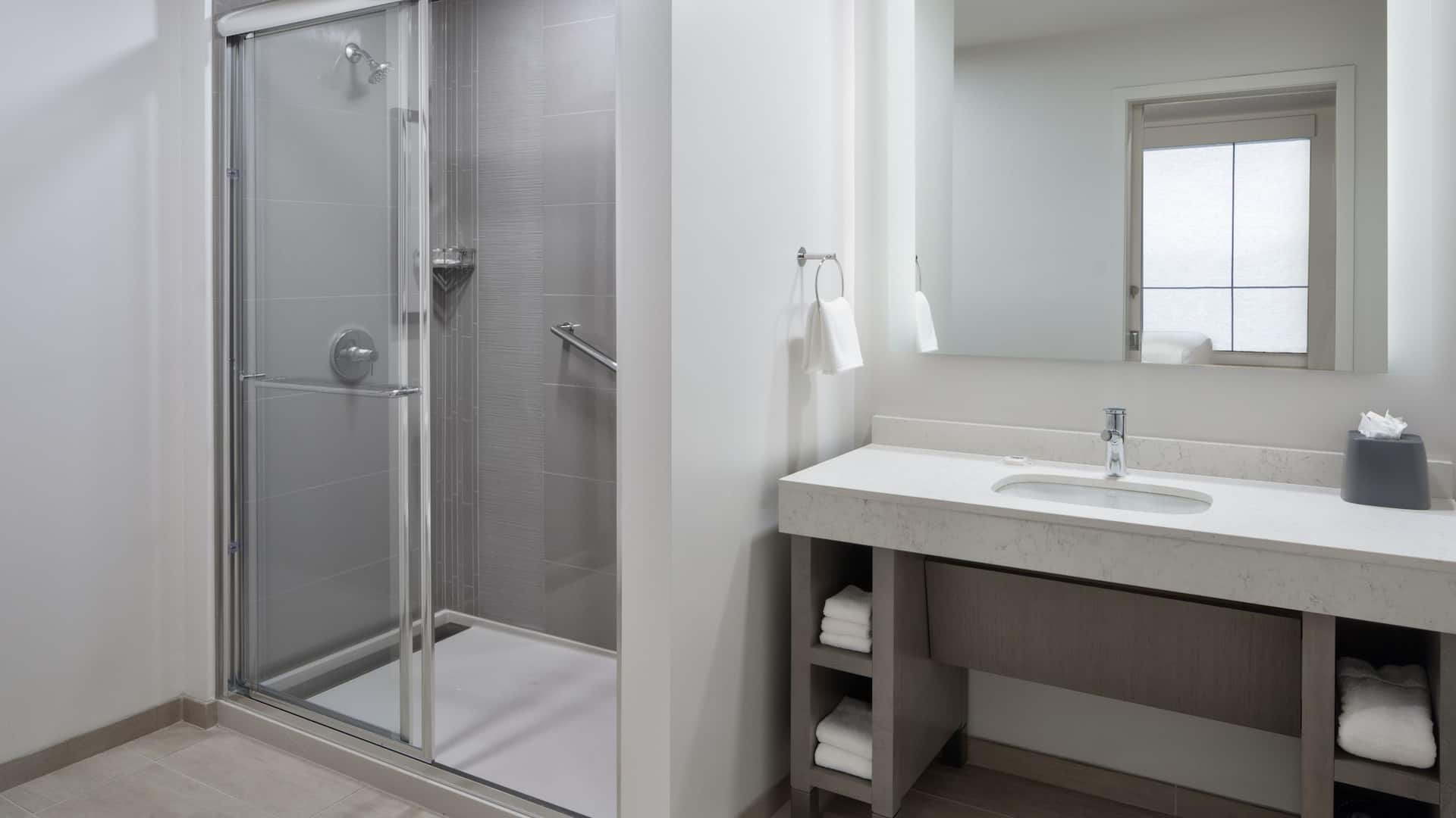 5 of 5 Hyatt House Denver / Aurora Bathroom
