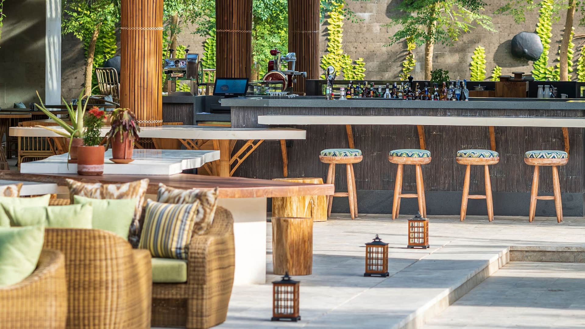 Andaz Bali Deli And Bakery