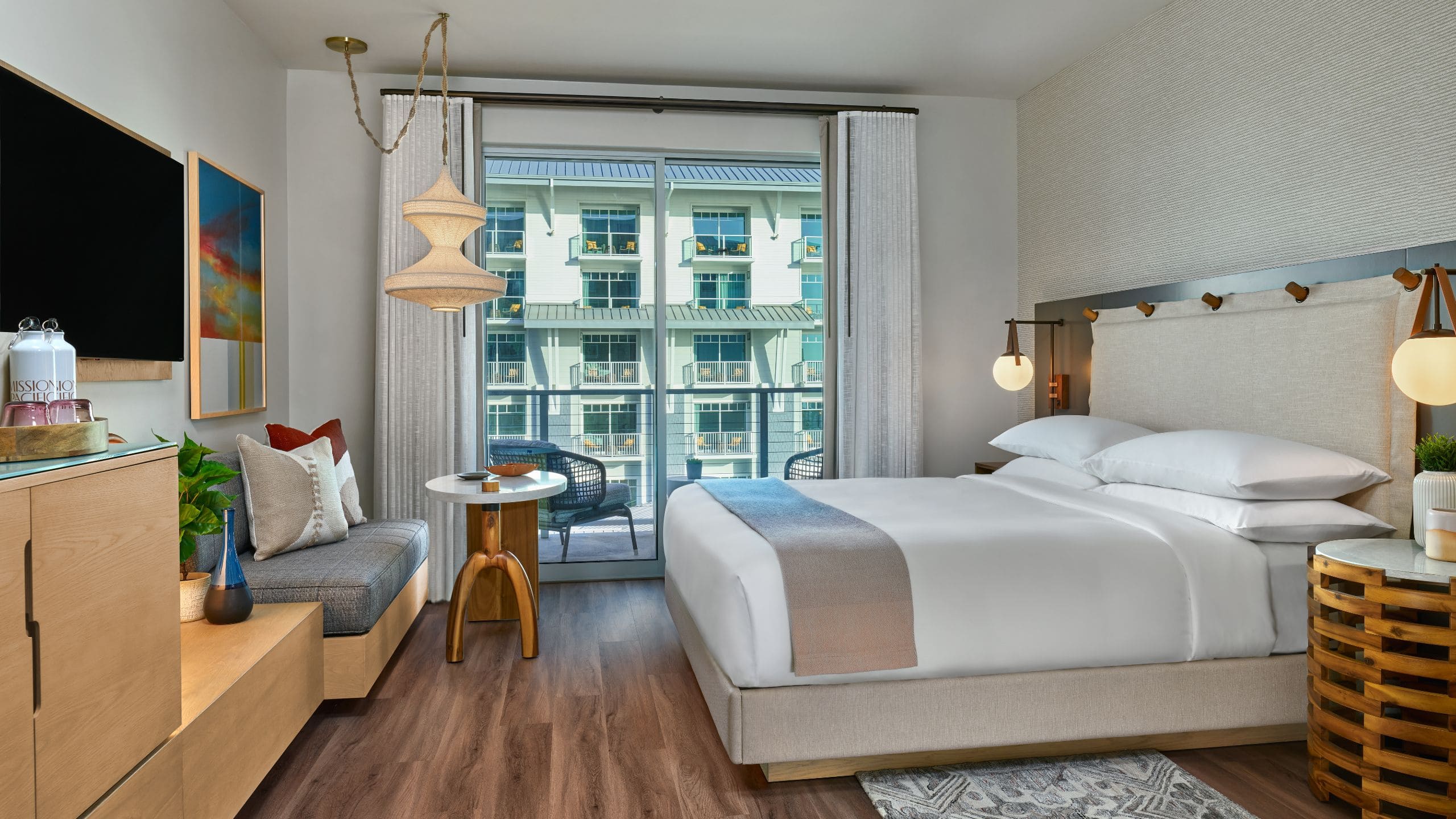 2 von 3 Mission Pacific Hotel King Ocean and Partial Ocean View