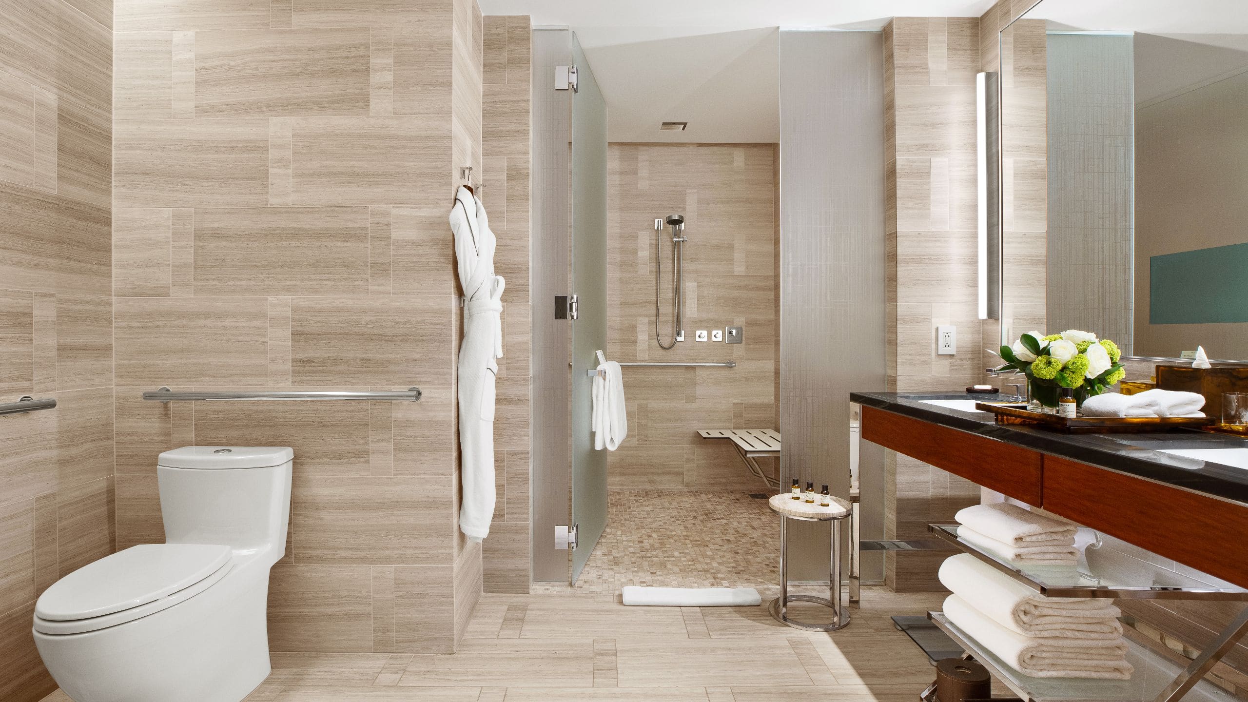 2 из 2 Accessible bathroom in a stylish hotel room with modern amenities