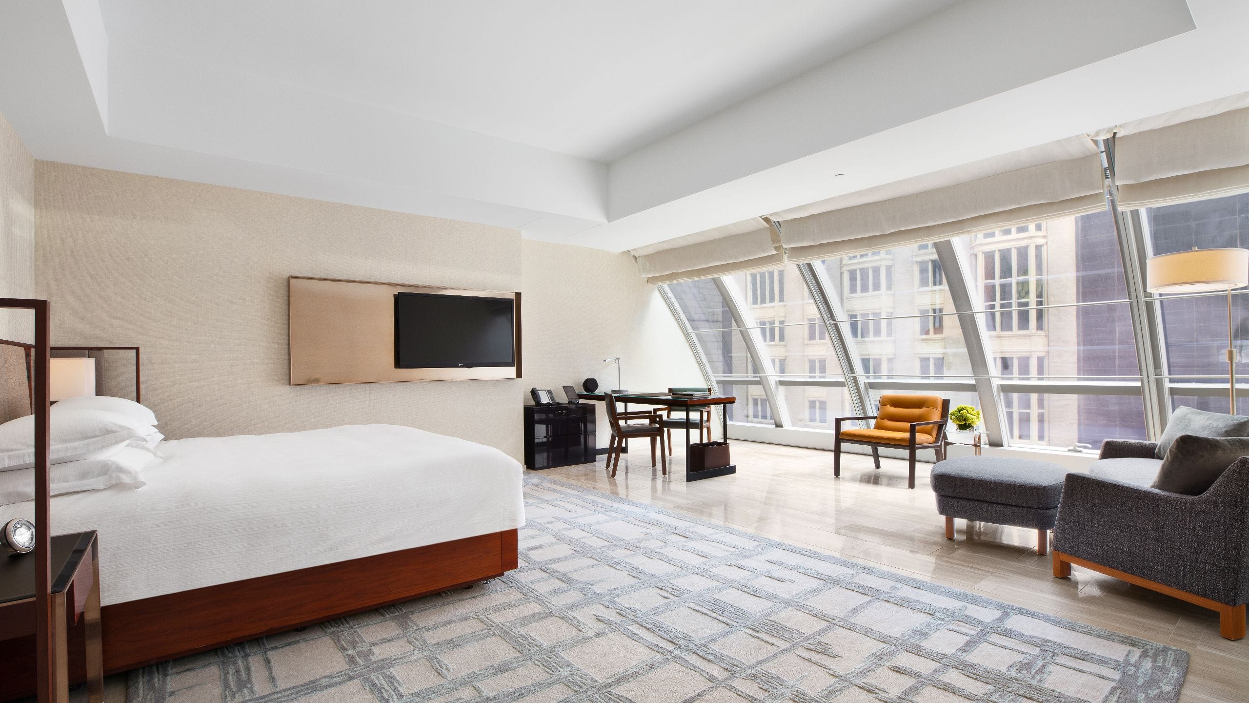 6 из 8 Park Hyatt New York King Studio Suite Living Area