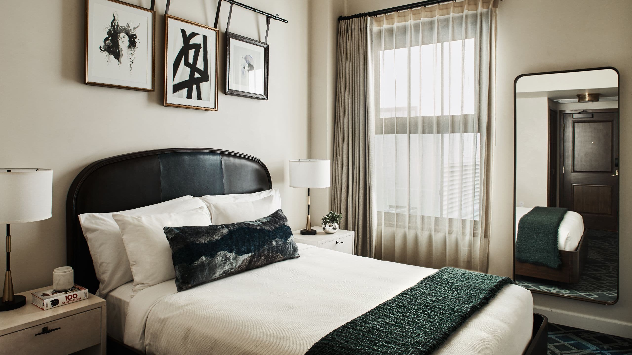 1 of 1 Hotel Figueroa Classic Queen Guestroom