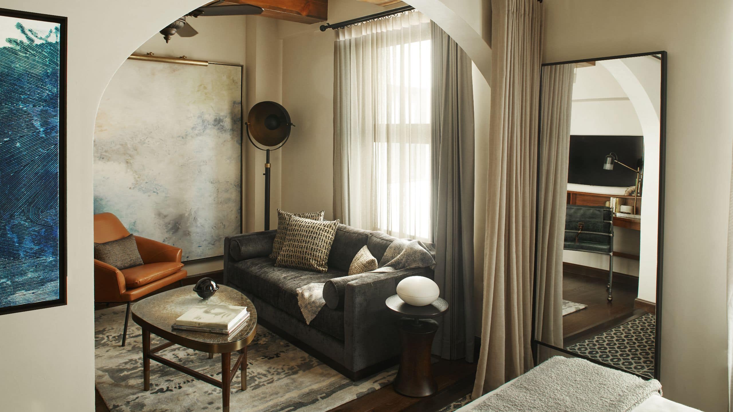 Hotel Figueroa Classic Suite Living