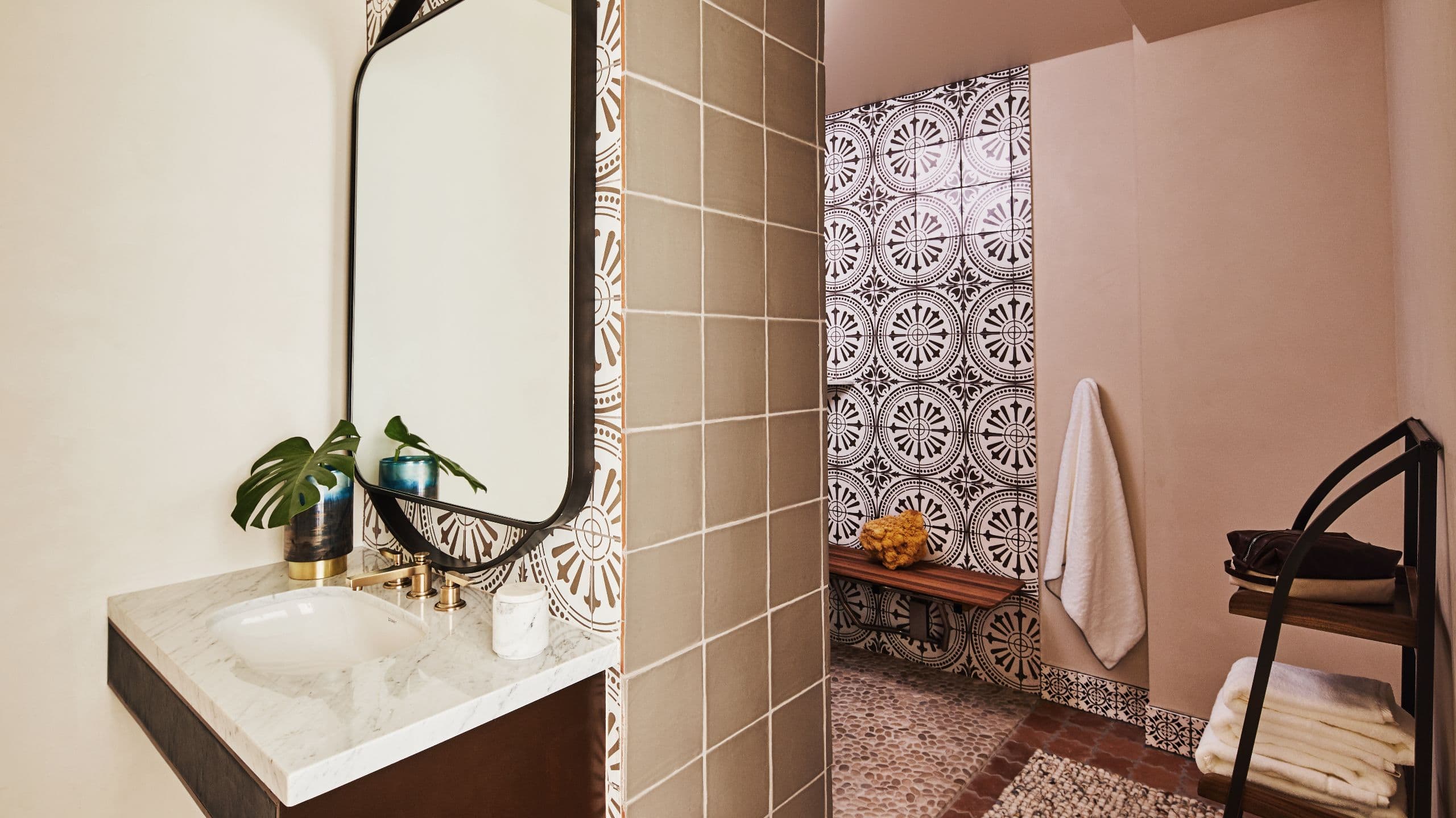 1 of 1 Hotel Figueroa Deluxe King Accessible Shower