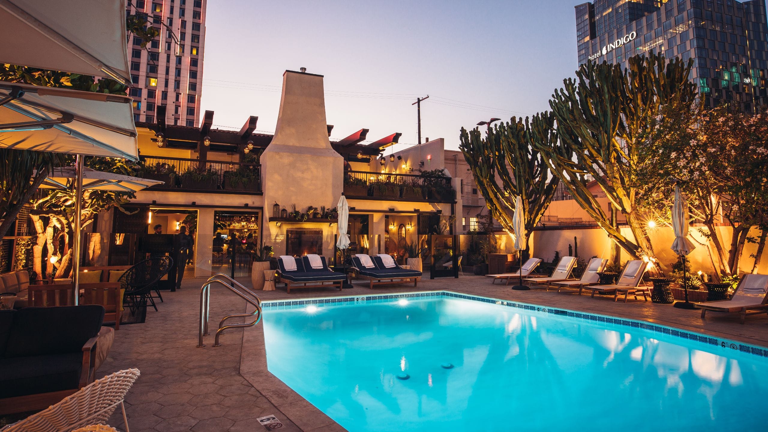 Hotel Figueroa Laxuf Pool Sunset