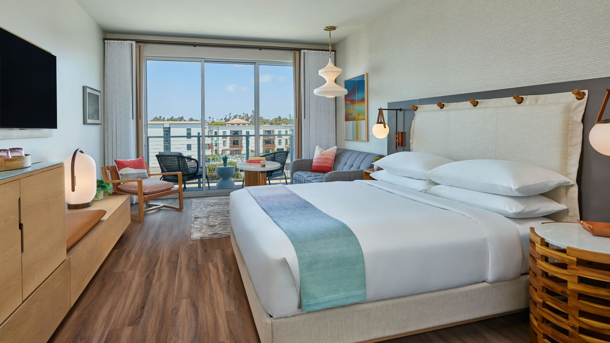 1 von 3 Mission Pacific Hotel King City View
