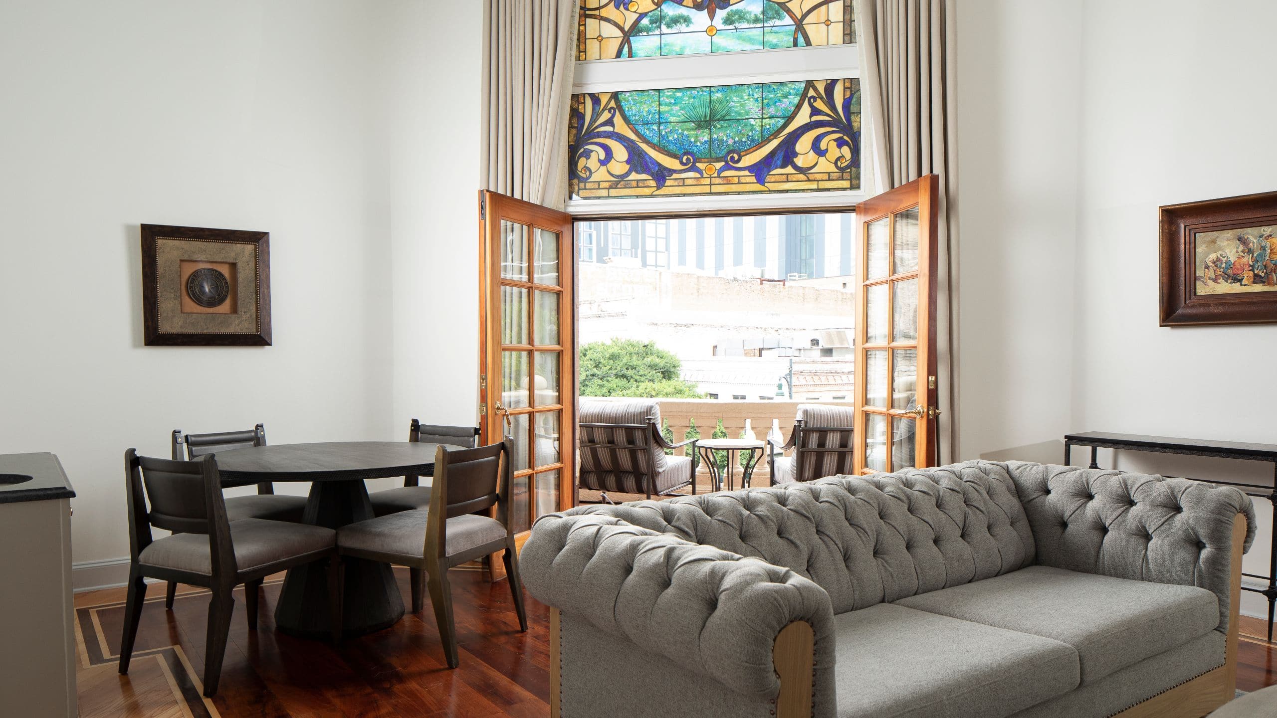 2 из 5 The Driskill Lbj Suite Balcony Open