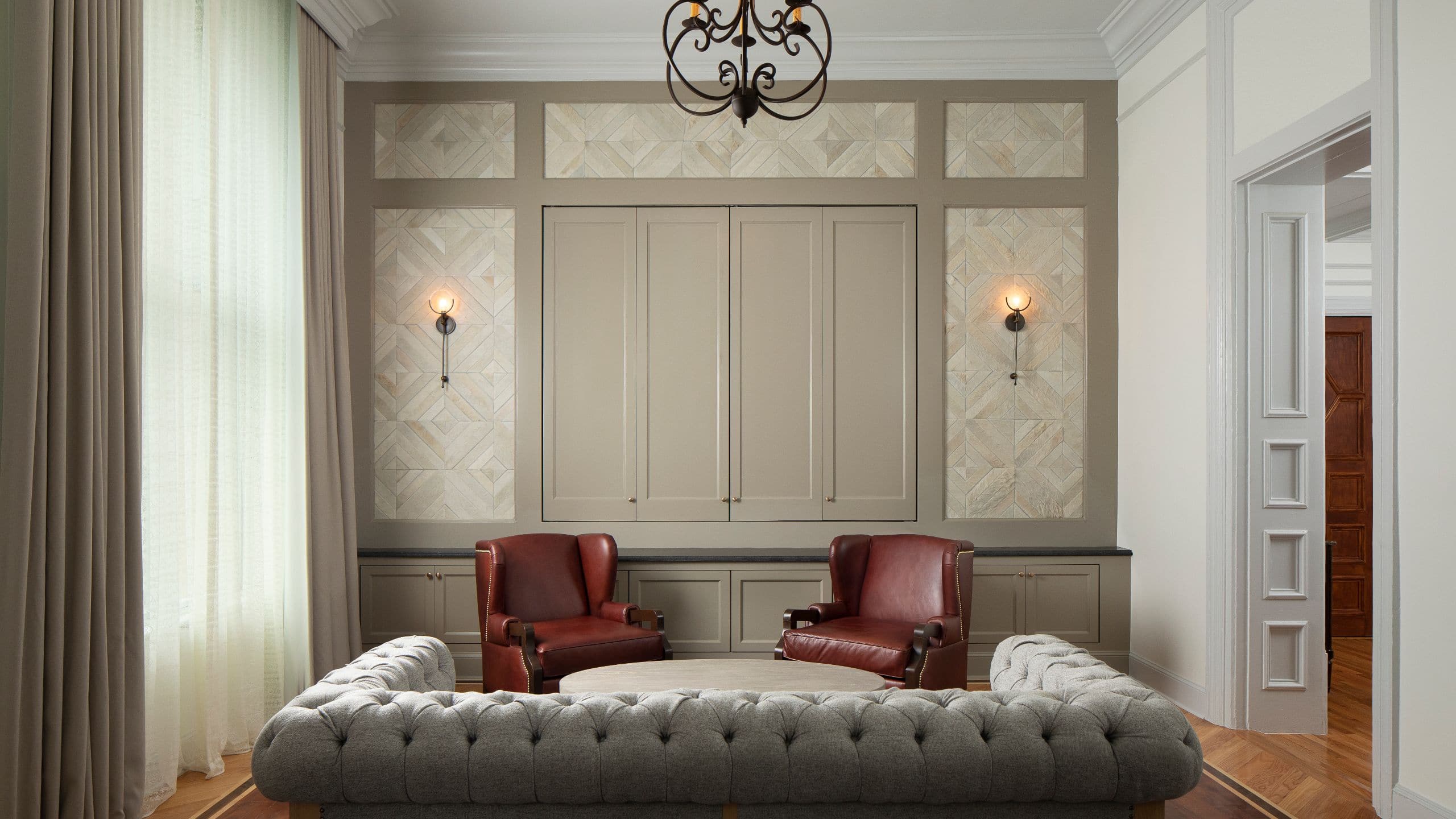 4 из 5 The Driskill Lbj Suite Living Room Closed
