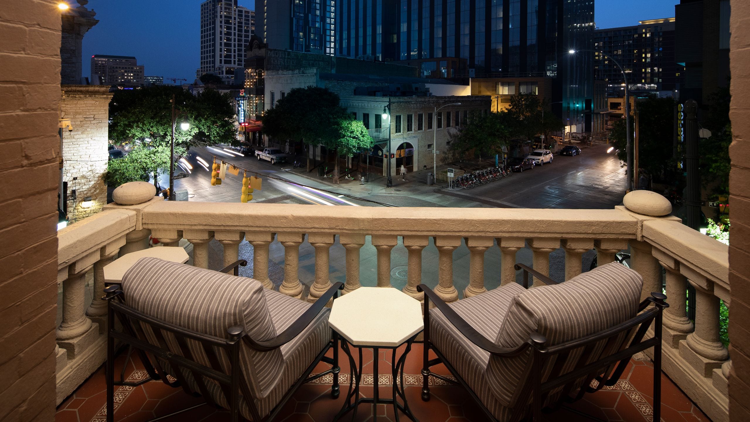 3 из 5 The Driskill Lbj Suite Balcony View Night