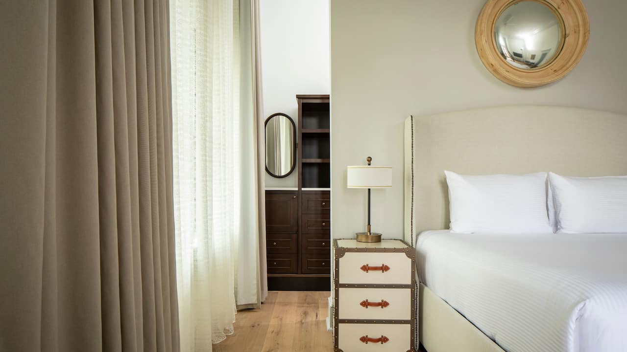 Renaissance Suite Closet