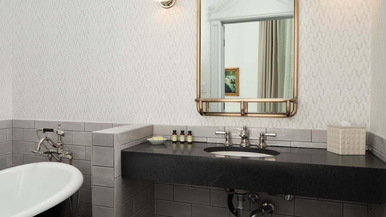 Cattle Baron Suite King Bathroom