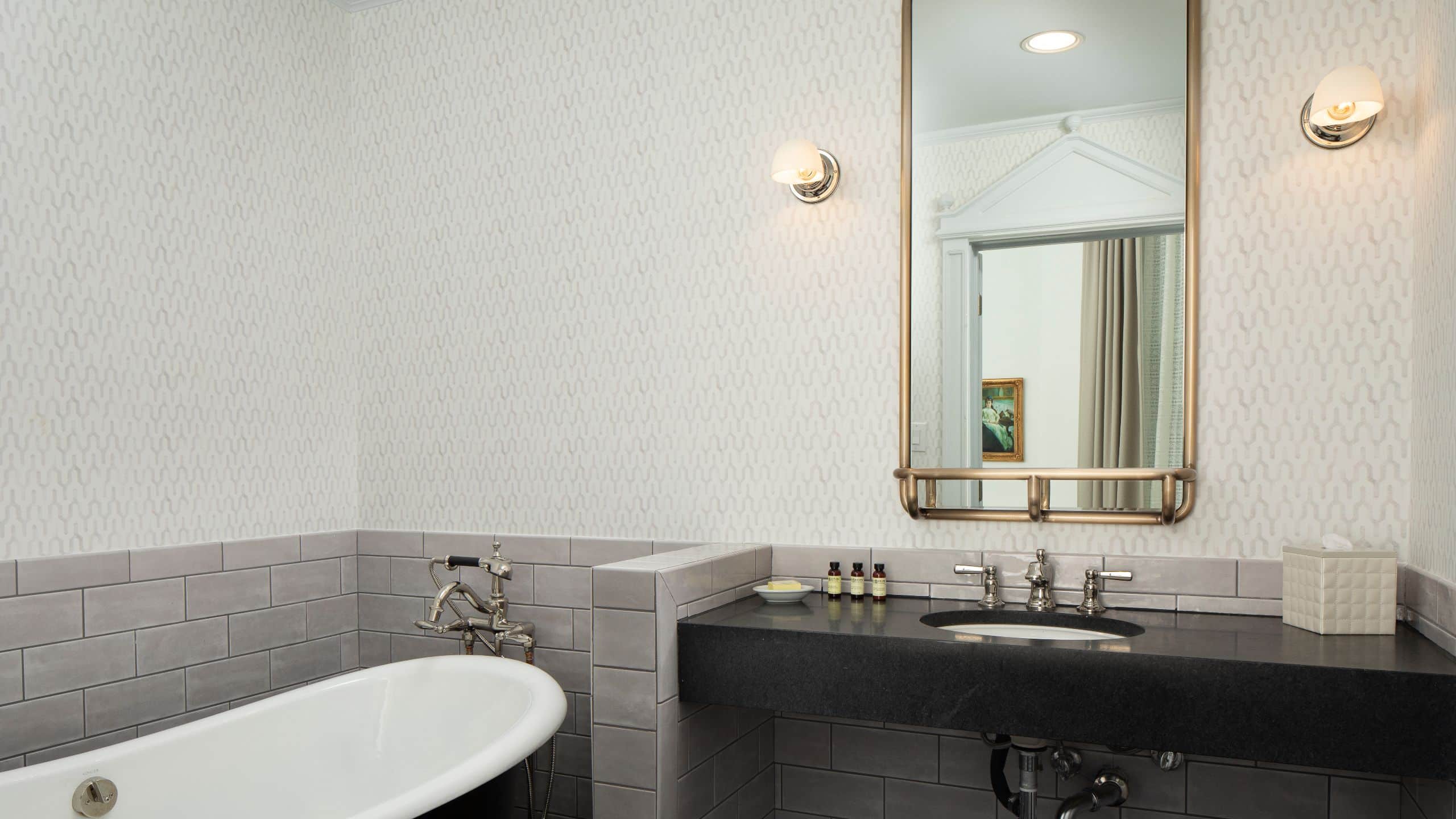 4 из 4 The Driskill Cattle Baron Suite King Bathroom