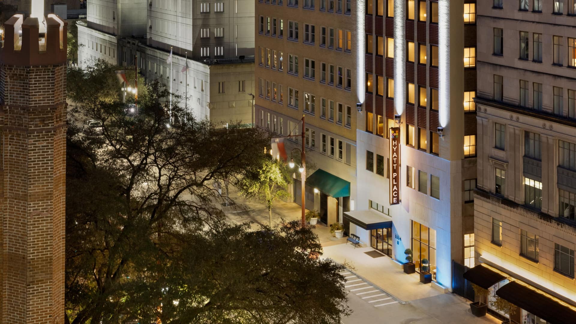 Hyatt Place Houston / Downtown Exterior