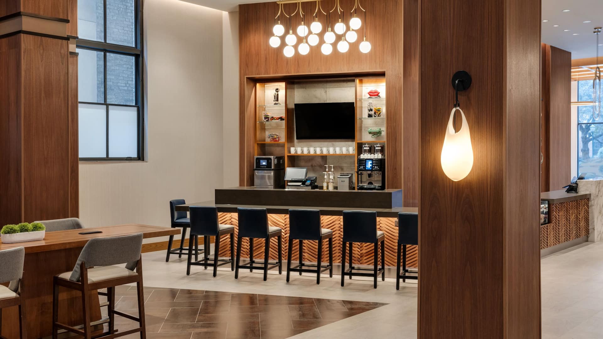 Hyatt Place Houston / Downtown Lobby Dining Area