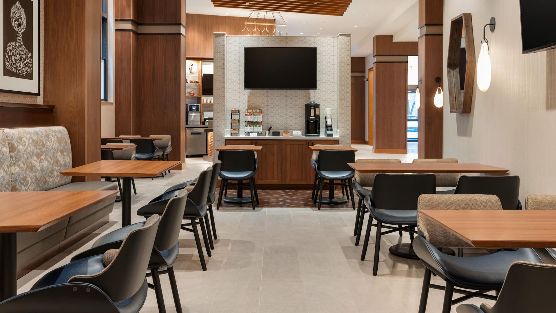 Hyatt Place Houston / Downtown Lobby Dining Area