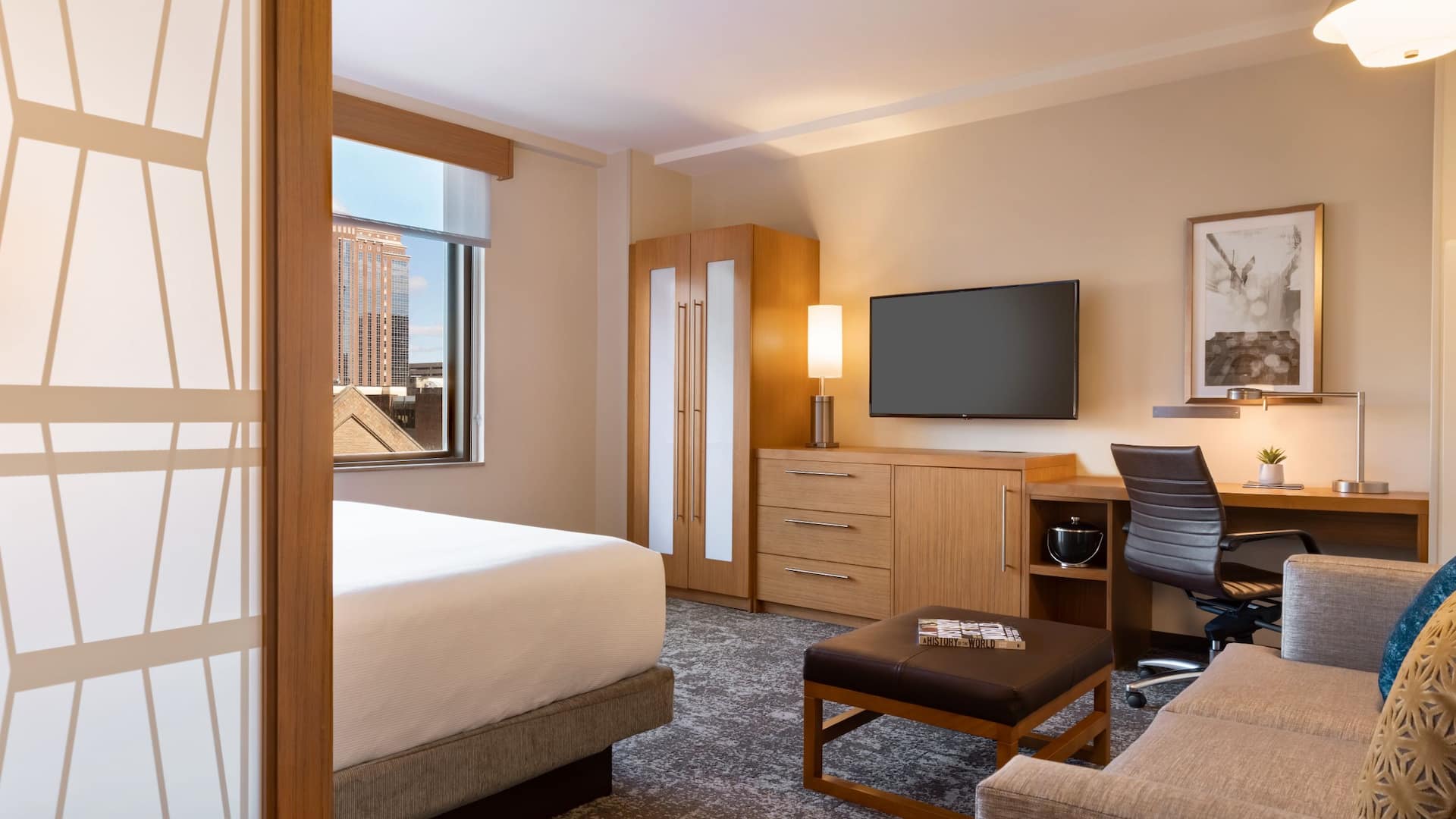 Hyatt Place Houston / Downtown One King Bed City View