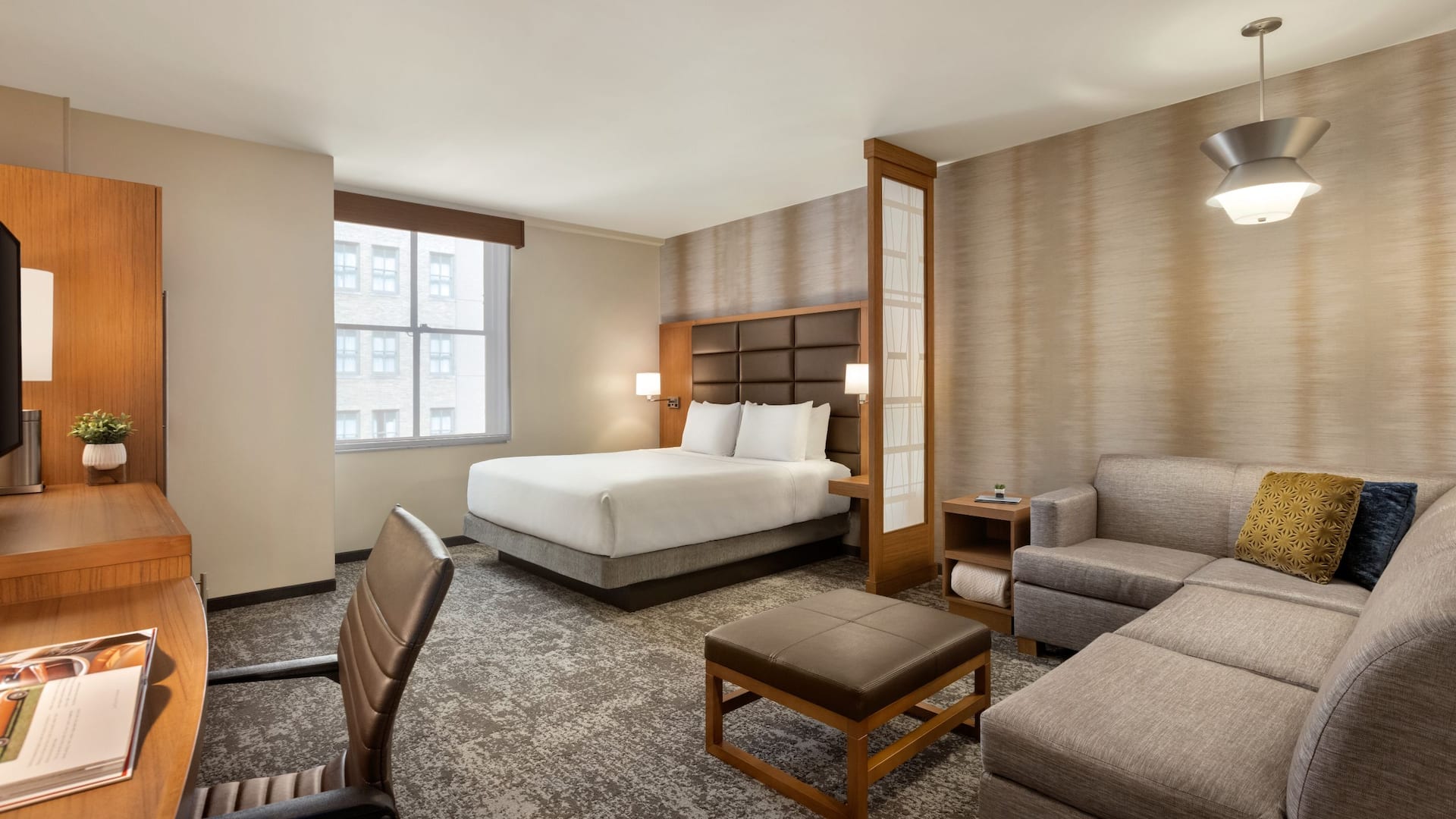 Hyatt Place Houston / Downtown One King Bed High Floor