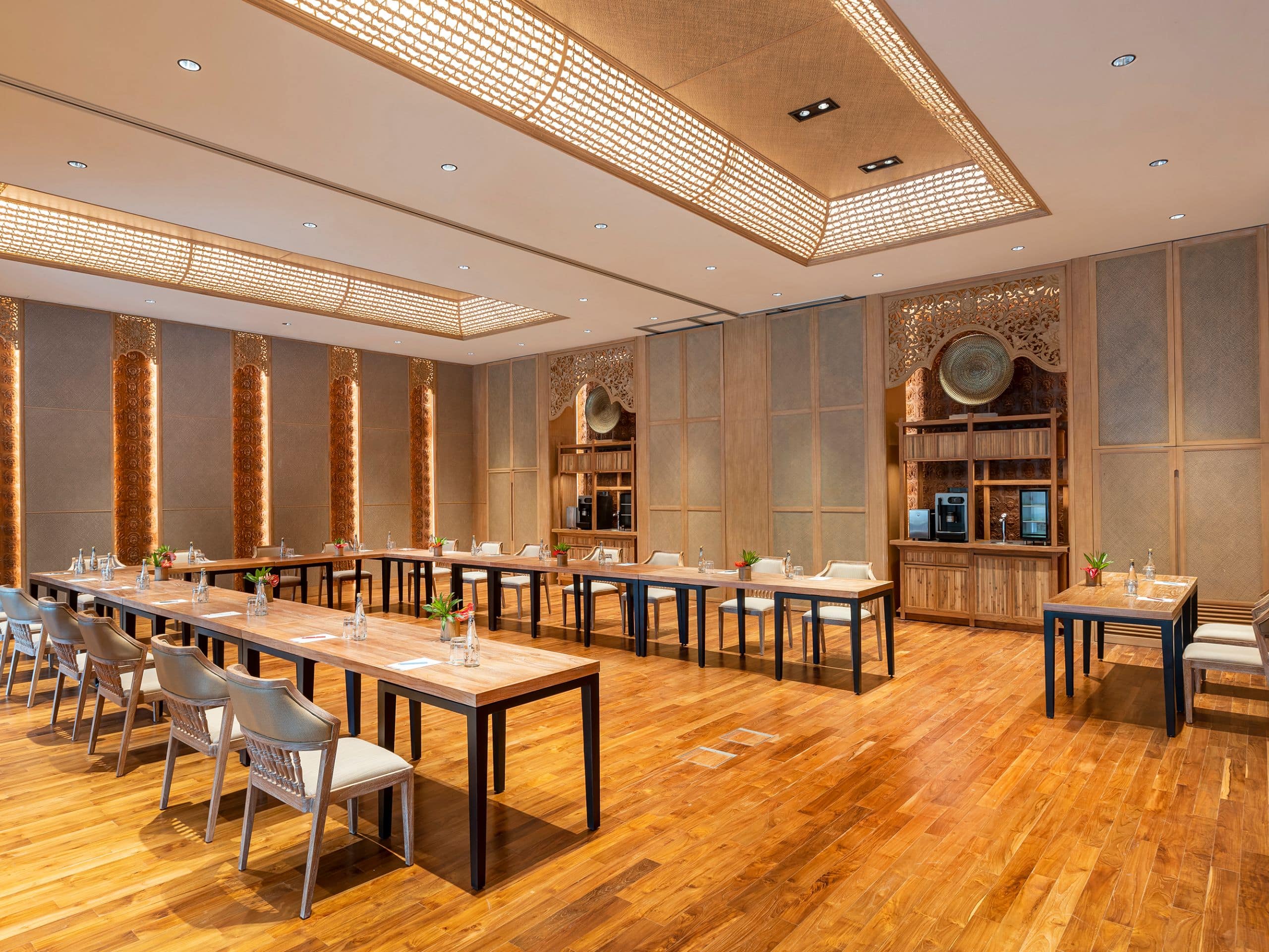 Andaz Bali U Shape Setup
