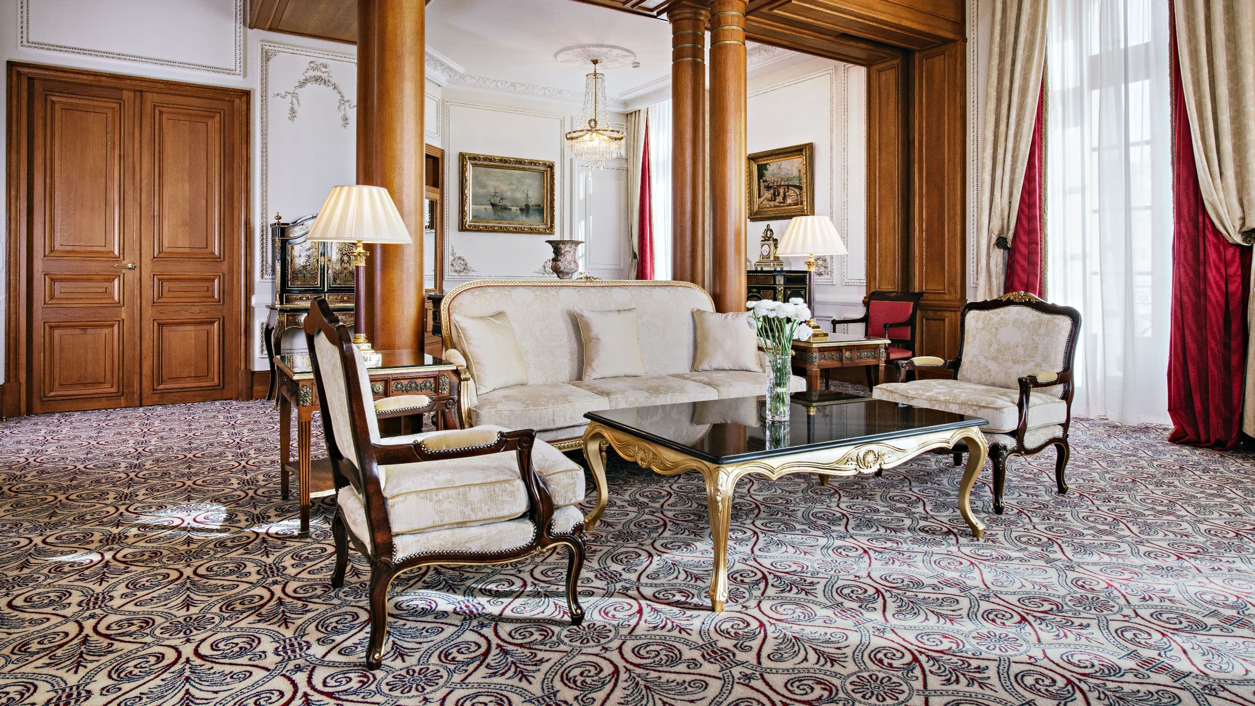 8/10 Hôtel du Palais Biarritz Royal Living Room Suite