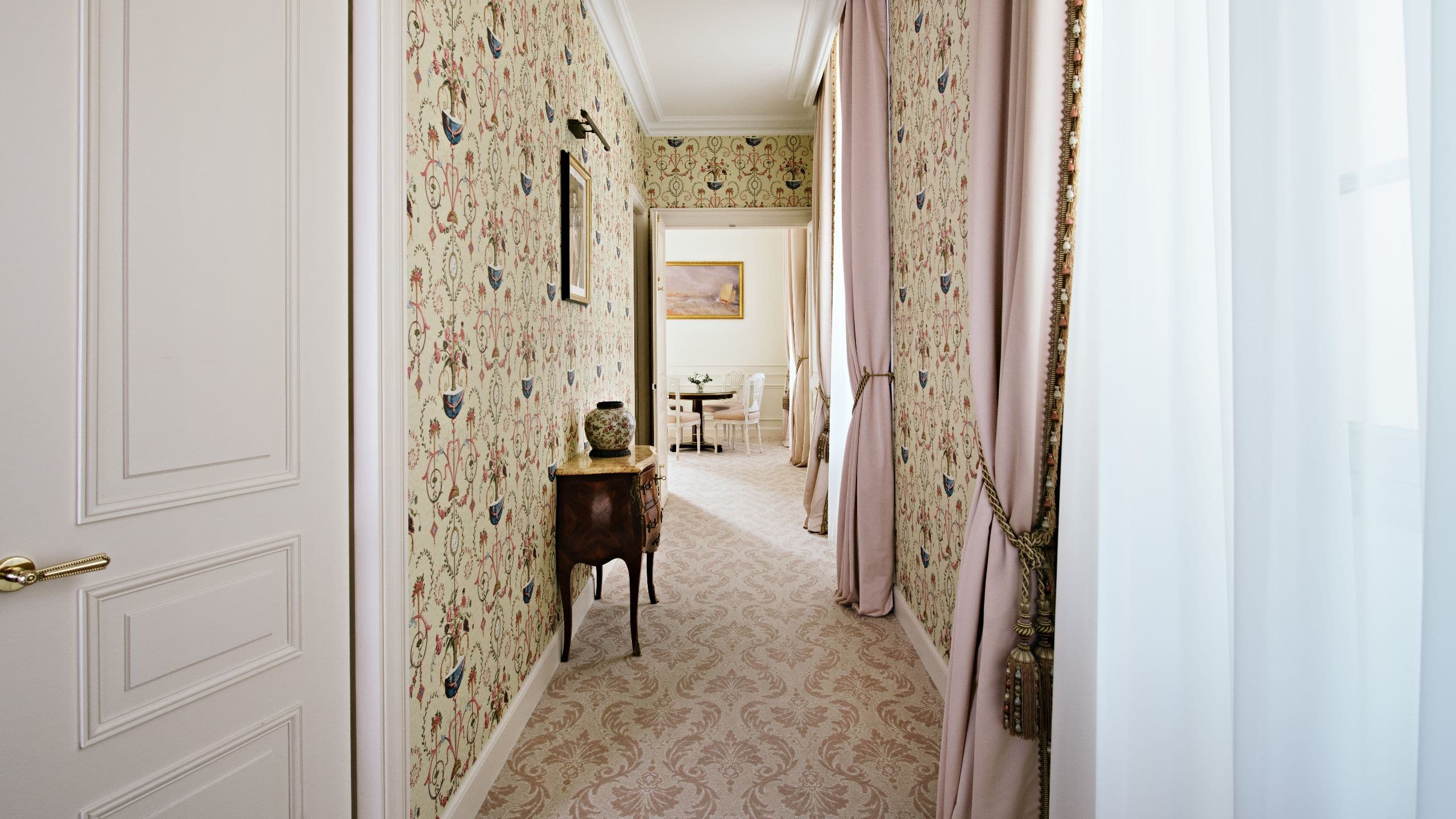 5/7 Hôtel du Palais Biarritz City Suite Entrance