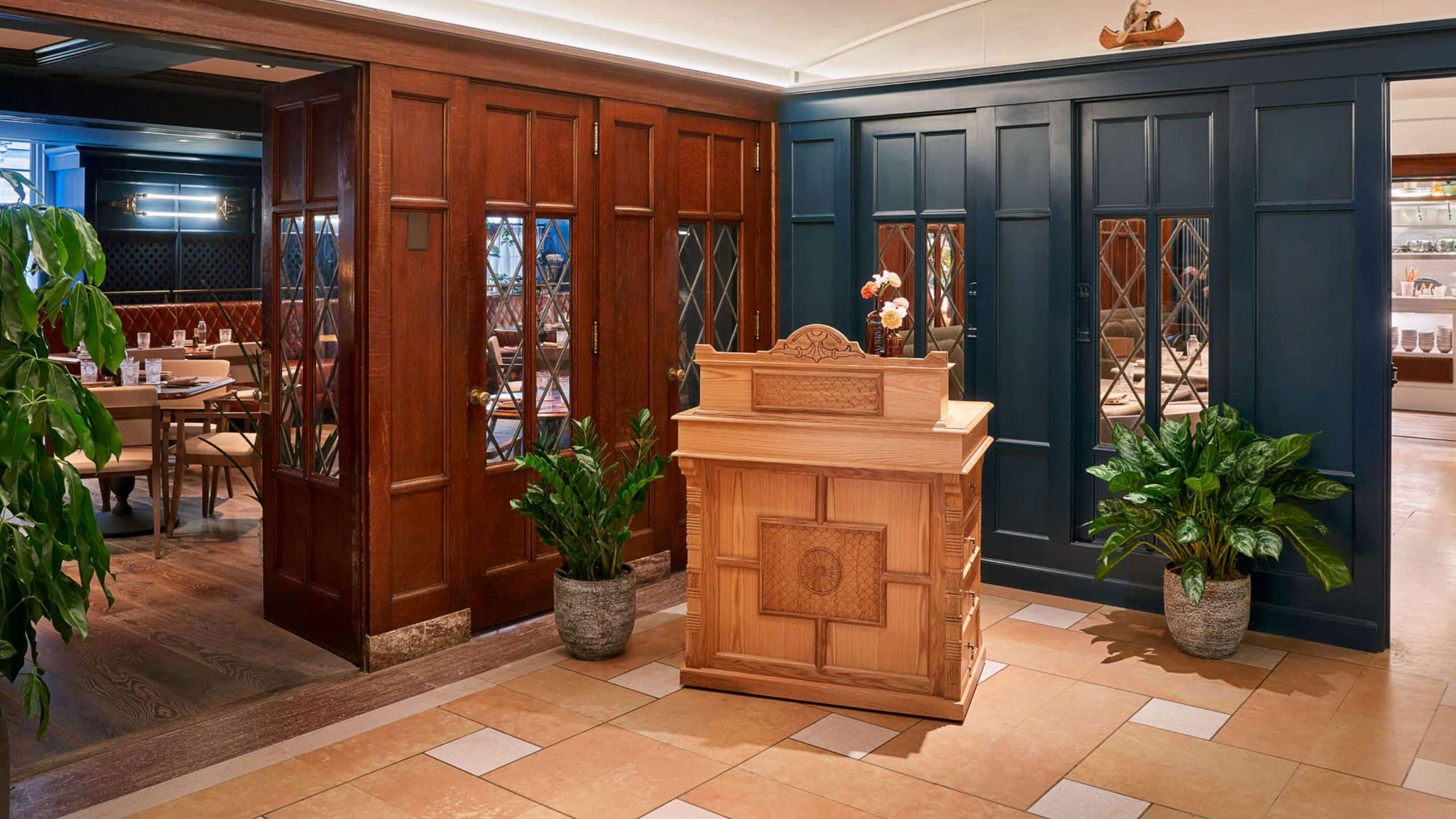 Hotel Kansas City Restaurant Entry