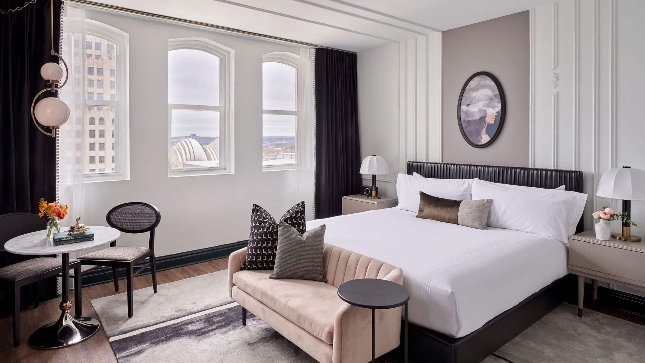 Hotel Kansas City King Guestroom