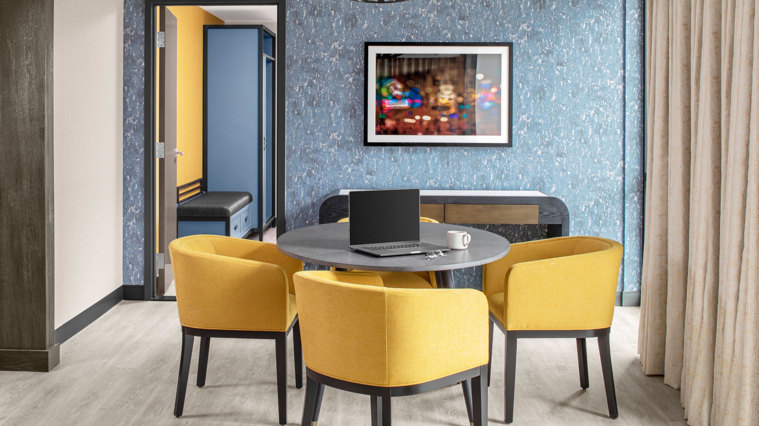 4/4 Hyatt Centric Beale Street Memphis Premier Suite Dining Room