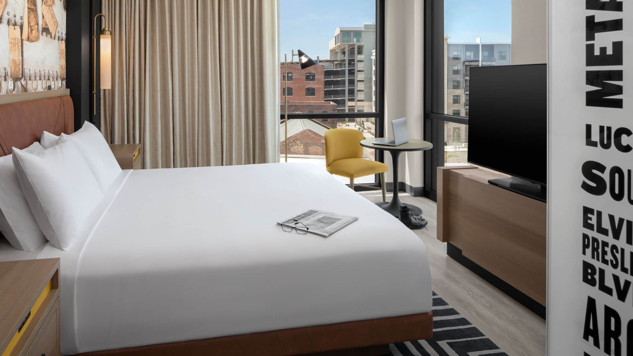 3/4 Hyatt Centric Beale Street Memphis Riverview Suite Bedroom