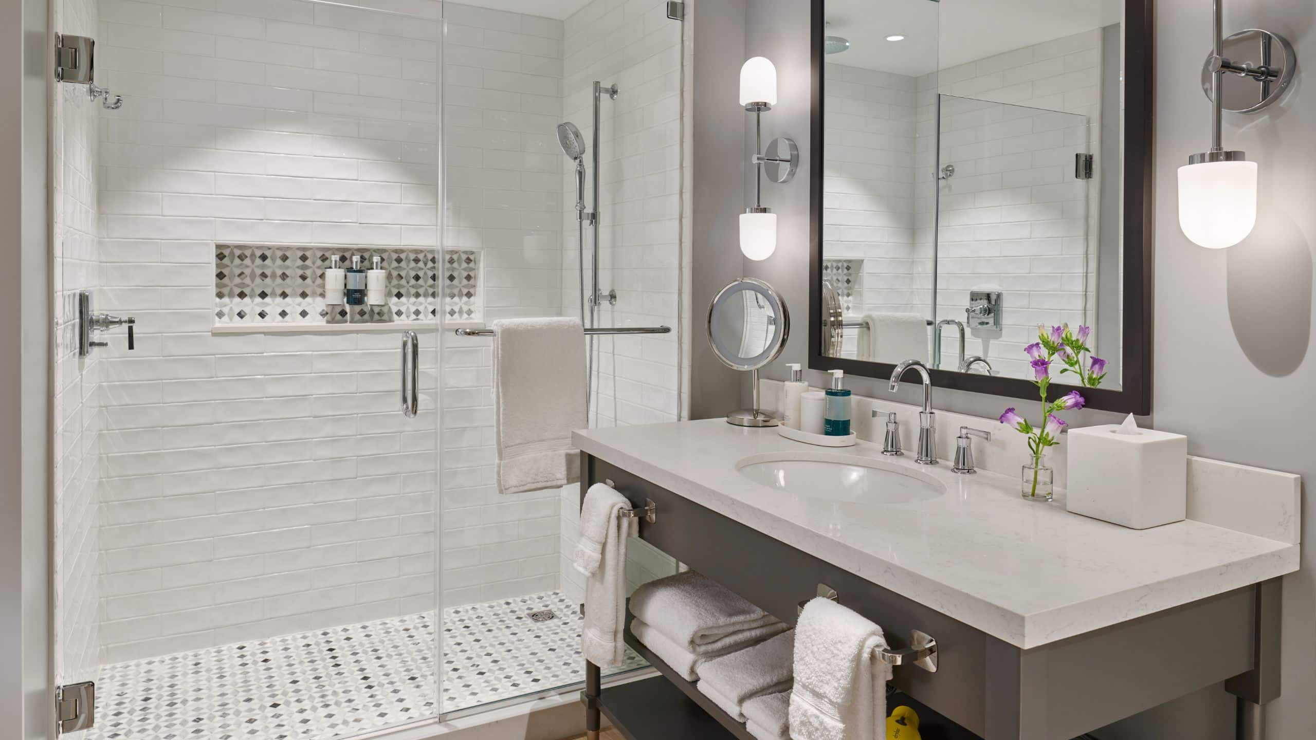3/3 The Seabird Resort Deluxe Cityscape Bathroom