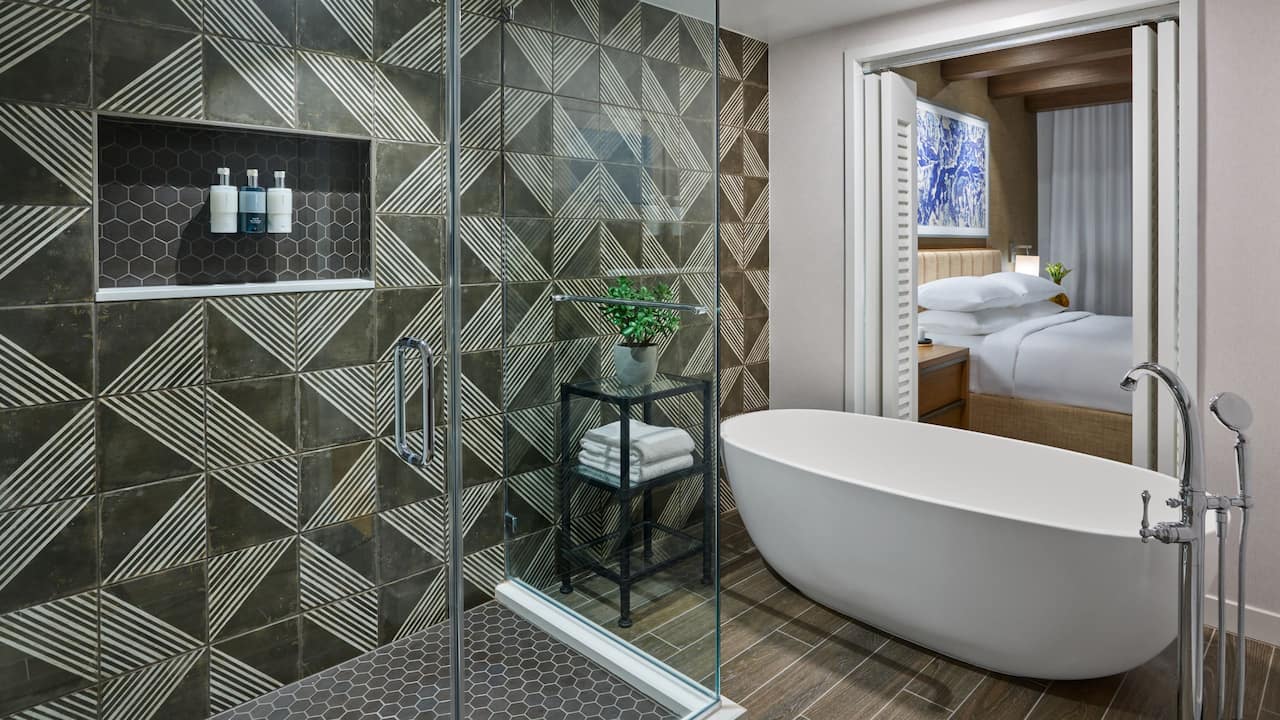 Estate Suite Master Bathroom Bathtub