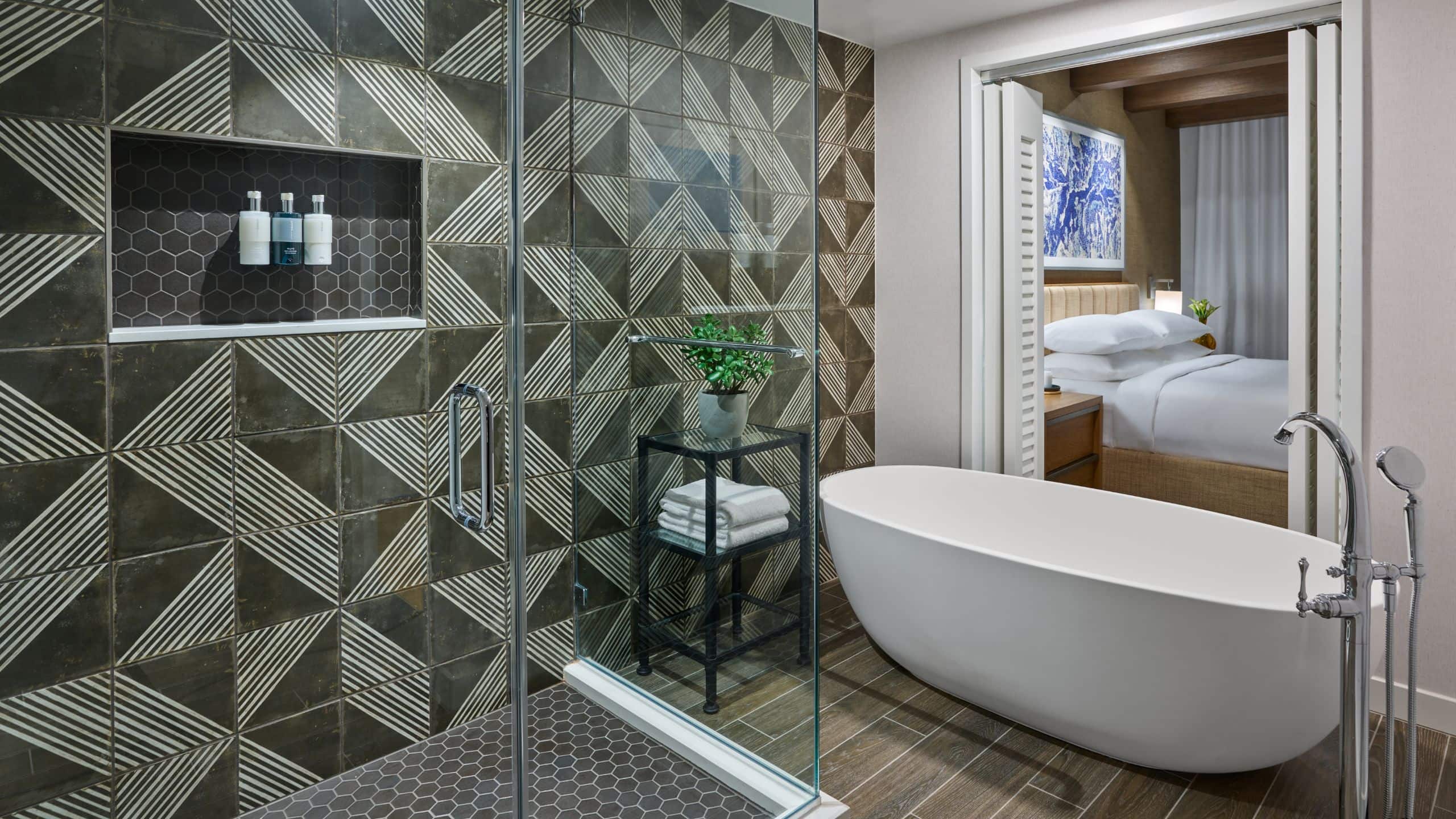 8/10 The Seabird Resort Estate Suite Master Bathroom Bathtub