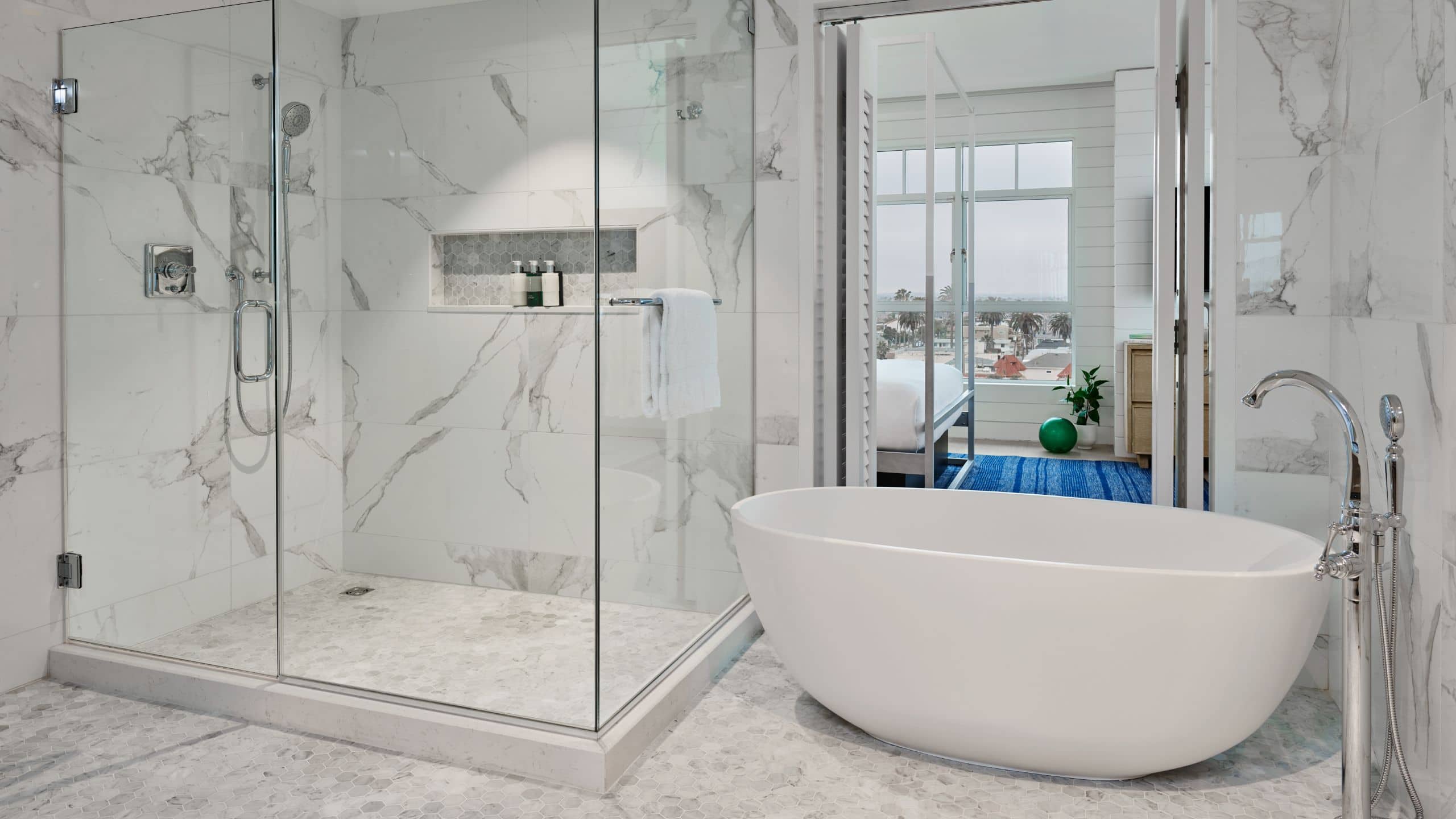 8/9 The Seabird Resort Grand Estate Suite Master Bathroom