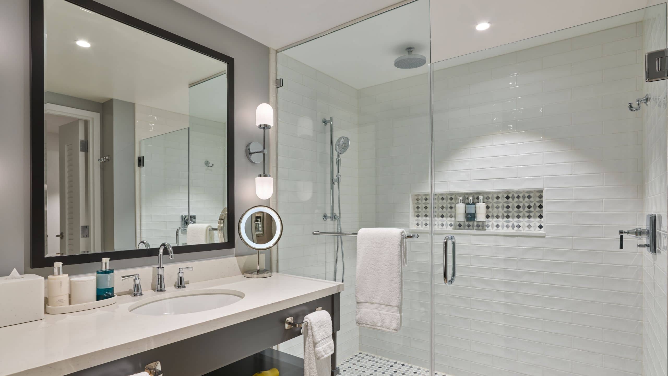 3/4 The Seabird Resort King Bathroom Shower