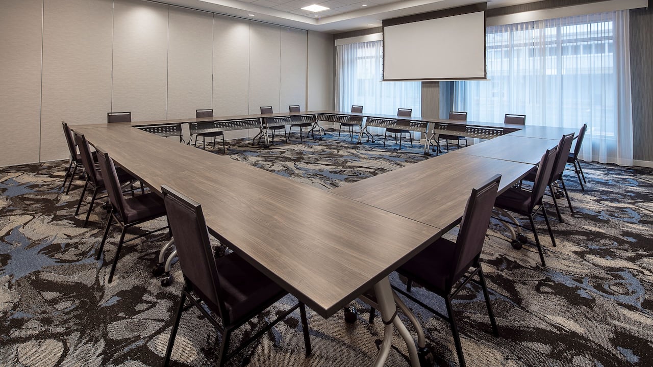 Square Table Meeting Set-up