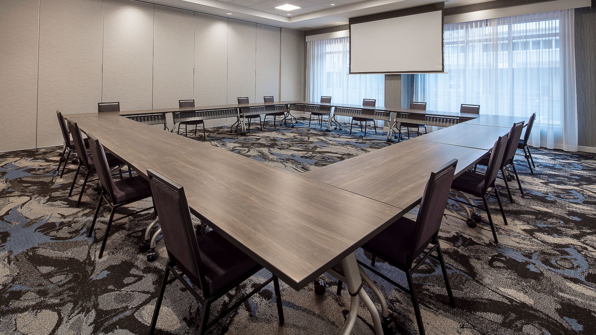Hyatt Place Moncton / Downtown Square Table Meeting Set up