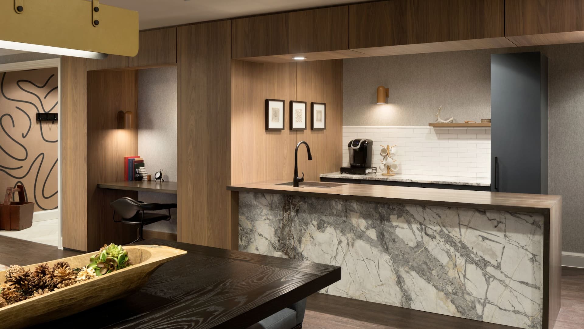 2 de 4 Hyatt Regency San Antonio Riverwalk Presidential Suite Kitchen