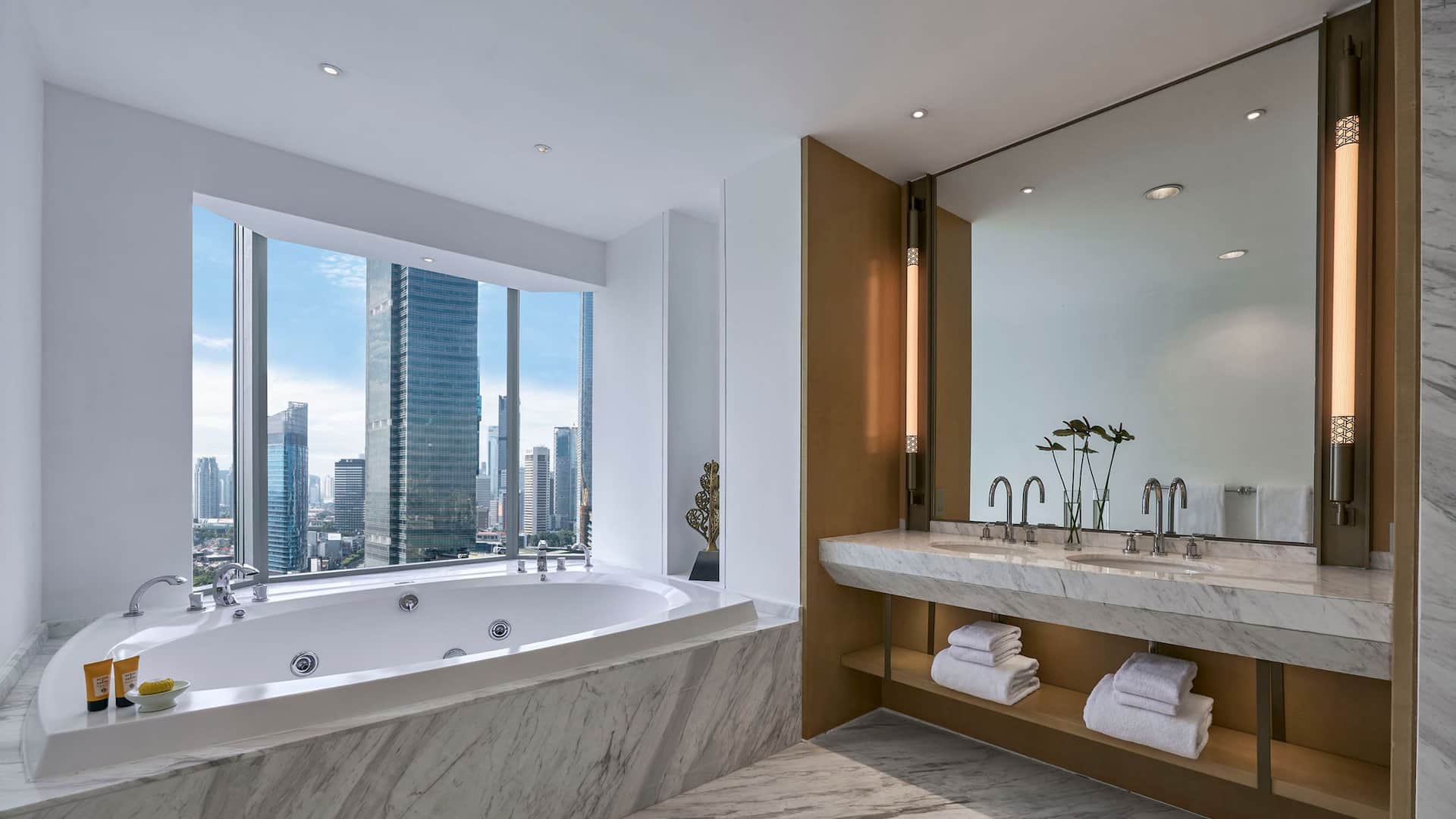 3 von 5 Grand Hyatt Jakarta GHJ Diplomatic Suite Bathroom
