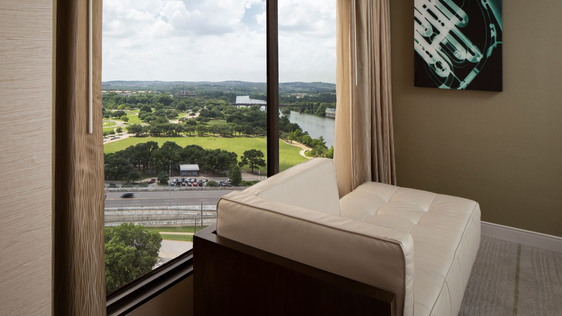 1/3 Hyatt Regency Austin King View Guestroom