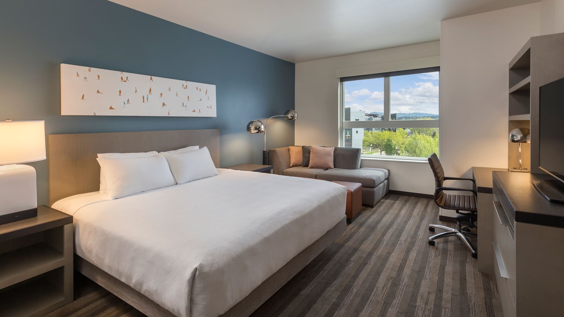 Hyatt House Portland / Beaverton Den Guestroom