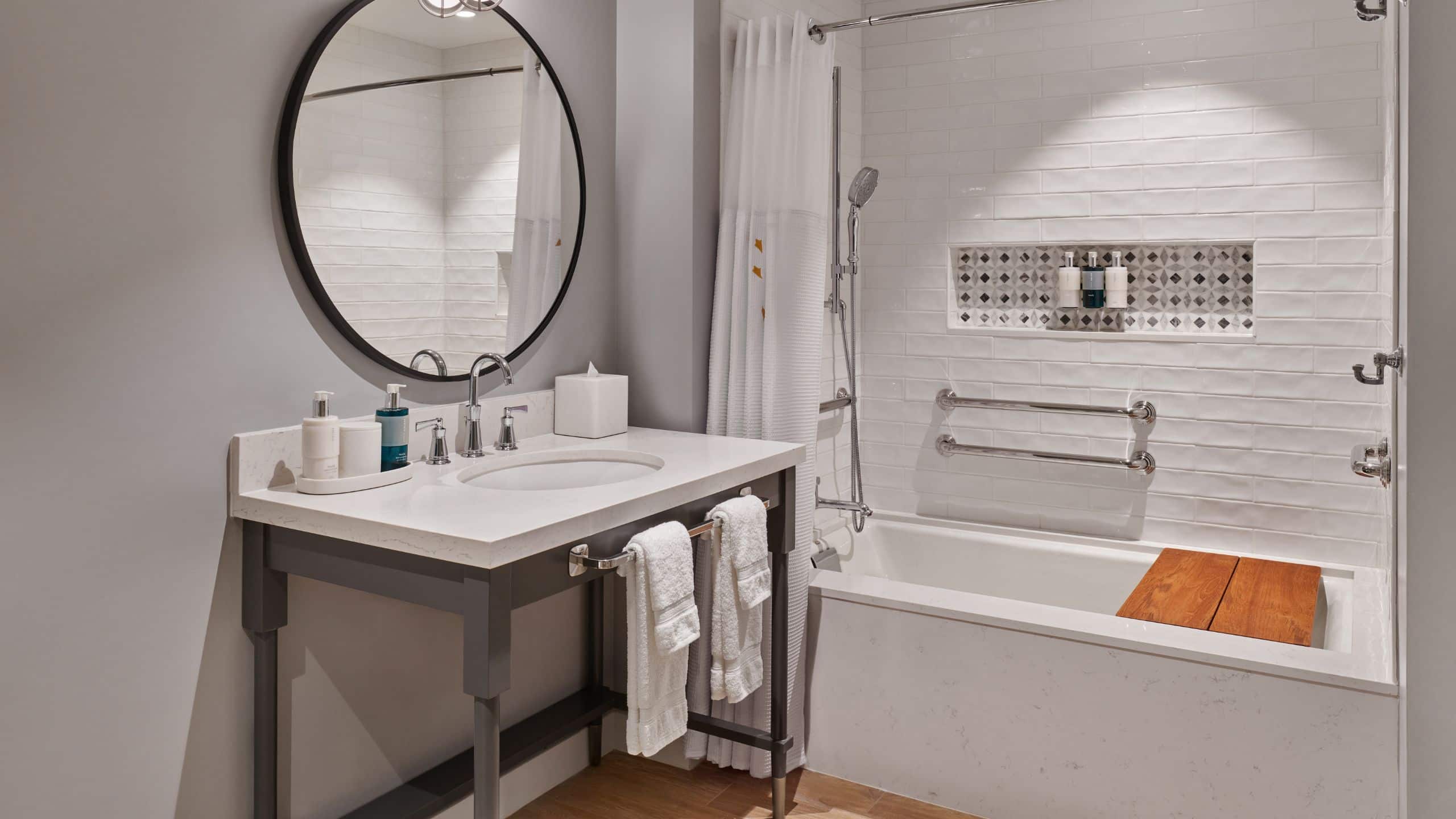 3/3 The Seabird Resort ADA King Ocean Bathroom