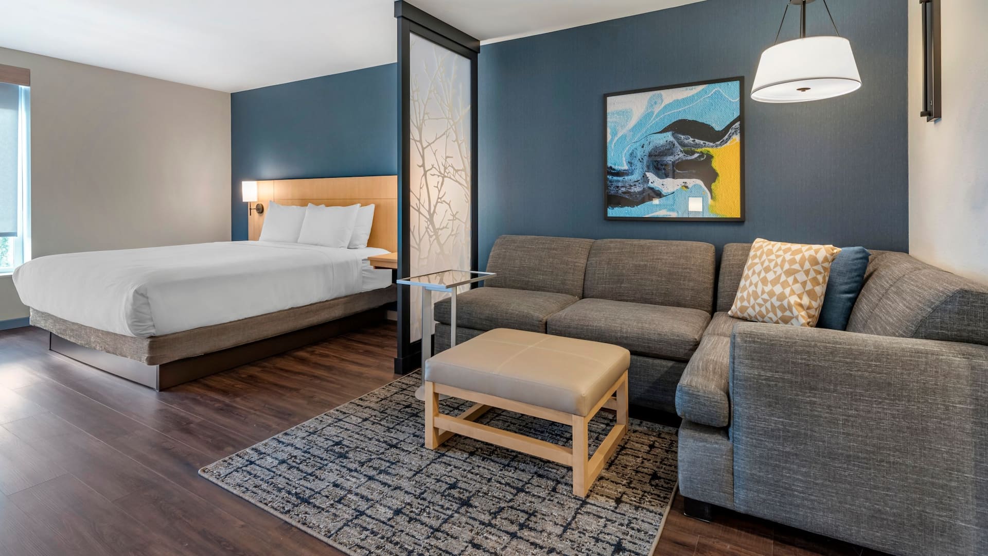 2 de 5 Hyatt Place Indianapolis / Carmel Standard King Guestroom Sofa