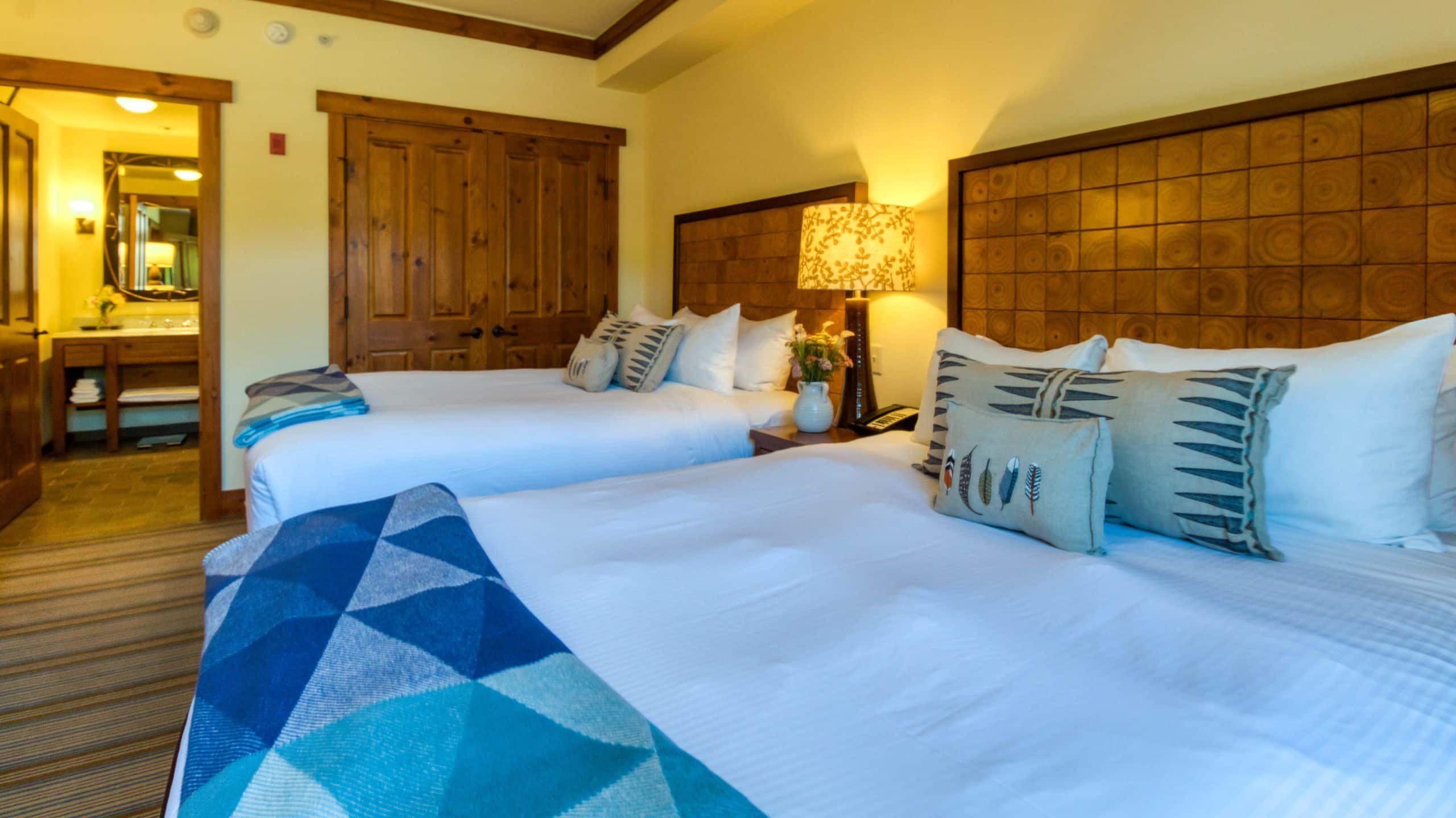 第 2，共 5 The Lodge at Spruce Peak Three Bed Penthouse Bedroom