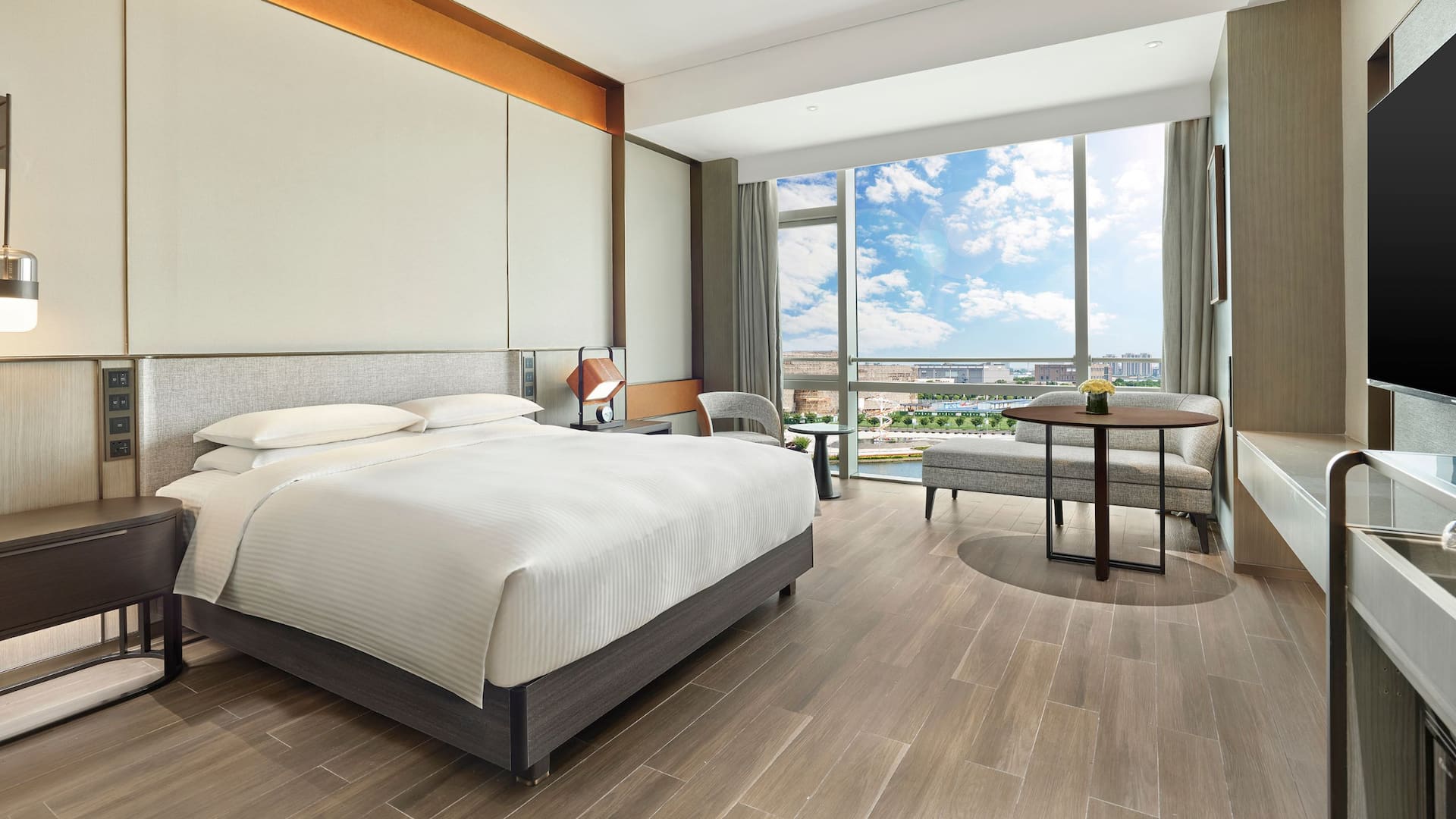 1/1 Hyatt Regency Shanghai Songjiang King Guestroom Lake View