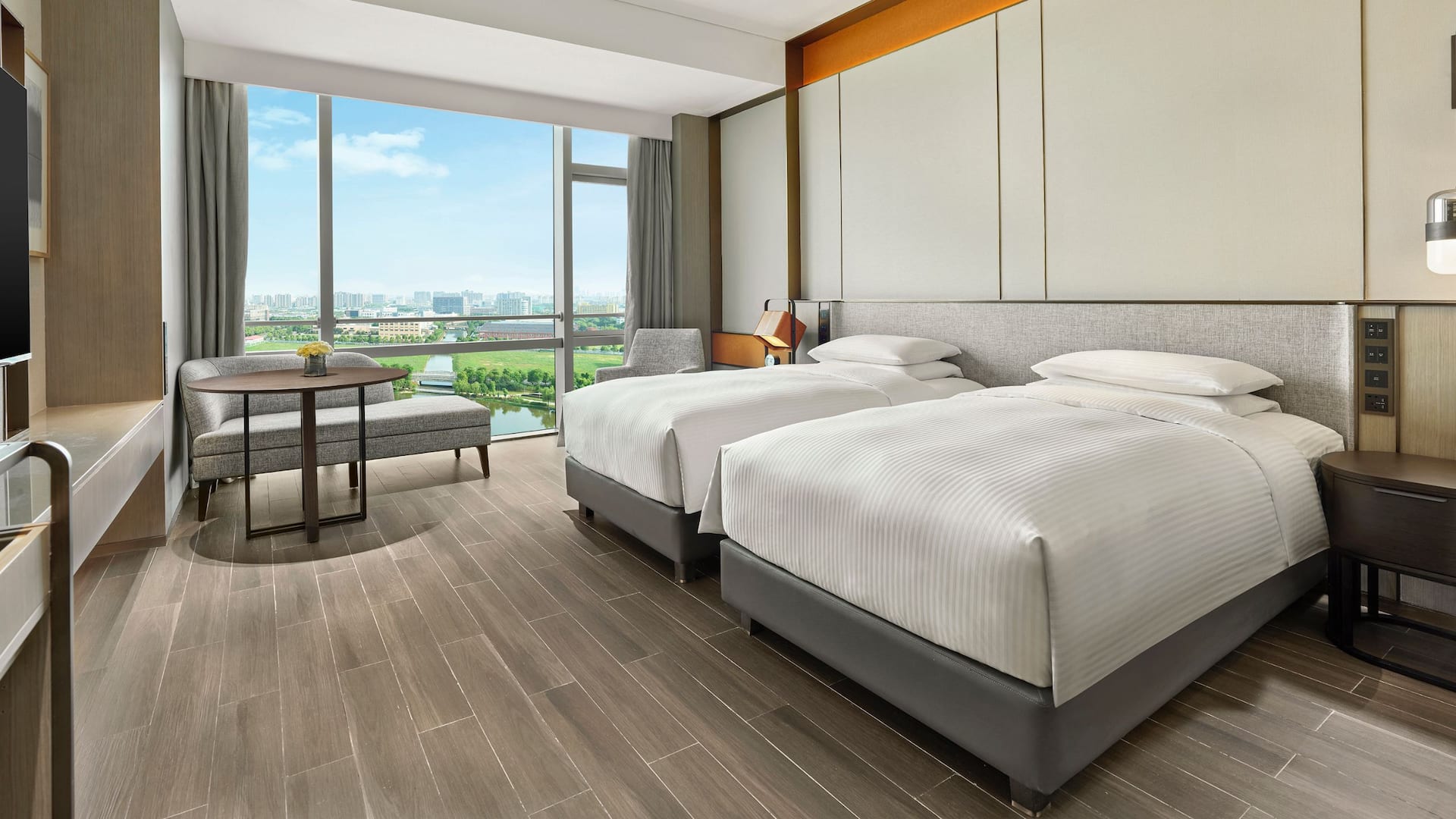 1/1 Hyatt Regency Shanghai Songjiang Two Twin Guestroom Lake View