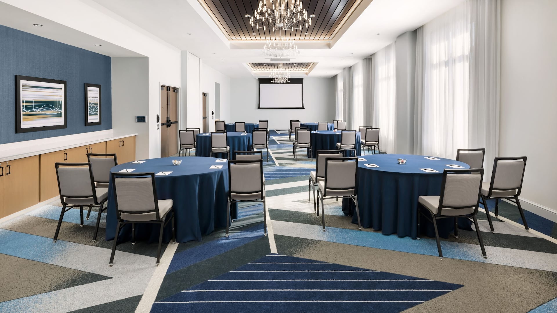 1 of 2 Hyatt Place National Harbor Round Tables