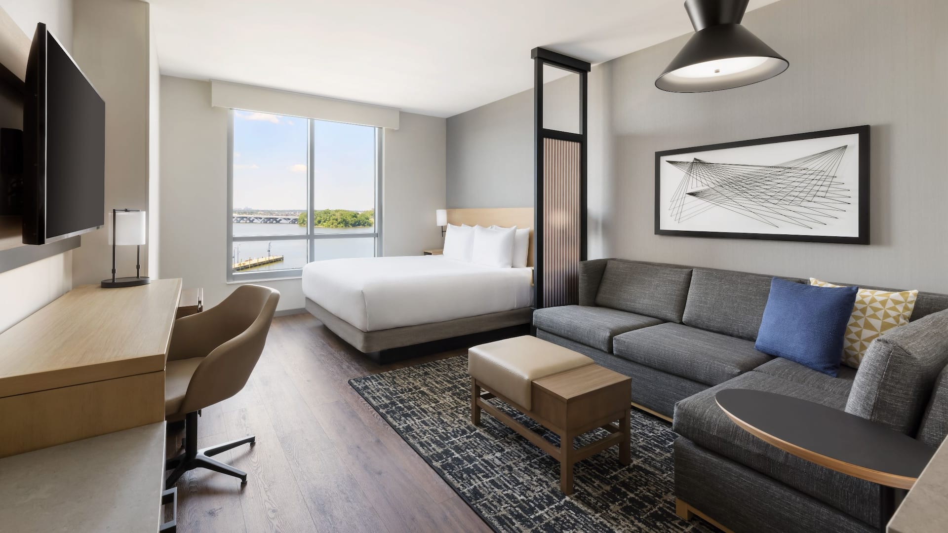 Hyatt Place National Harbor King Water View