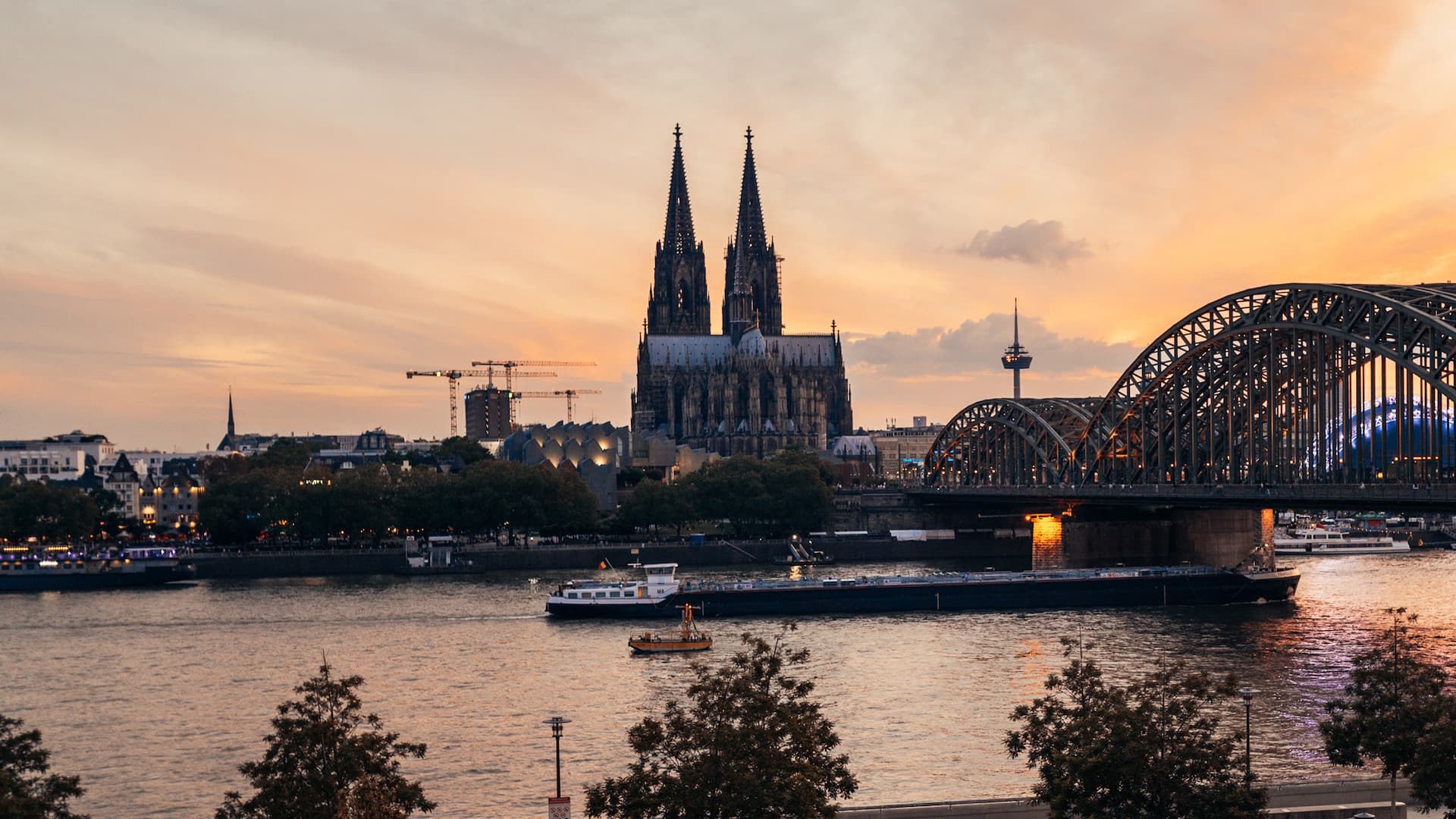 Views of Cathedral at sunset at Hyatt Regency Cologne