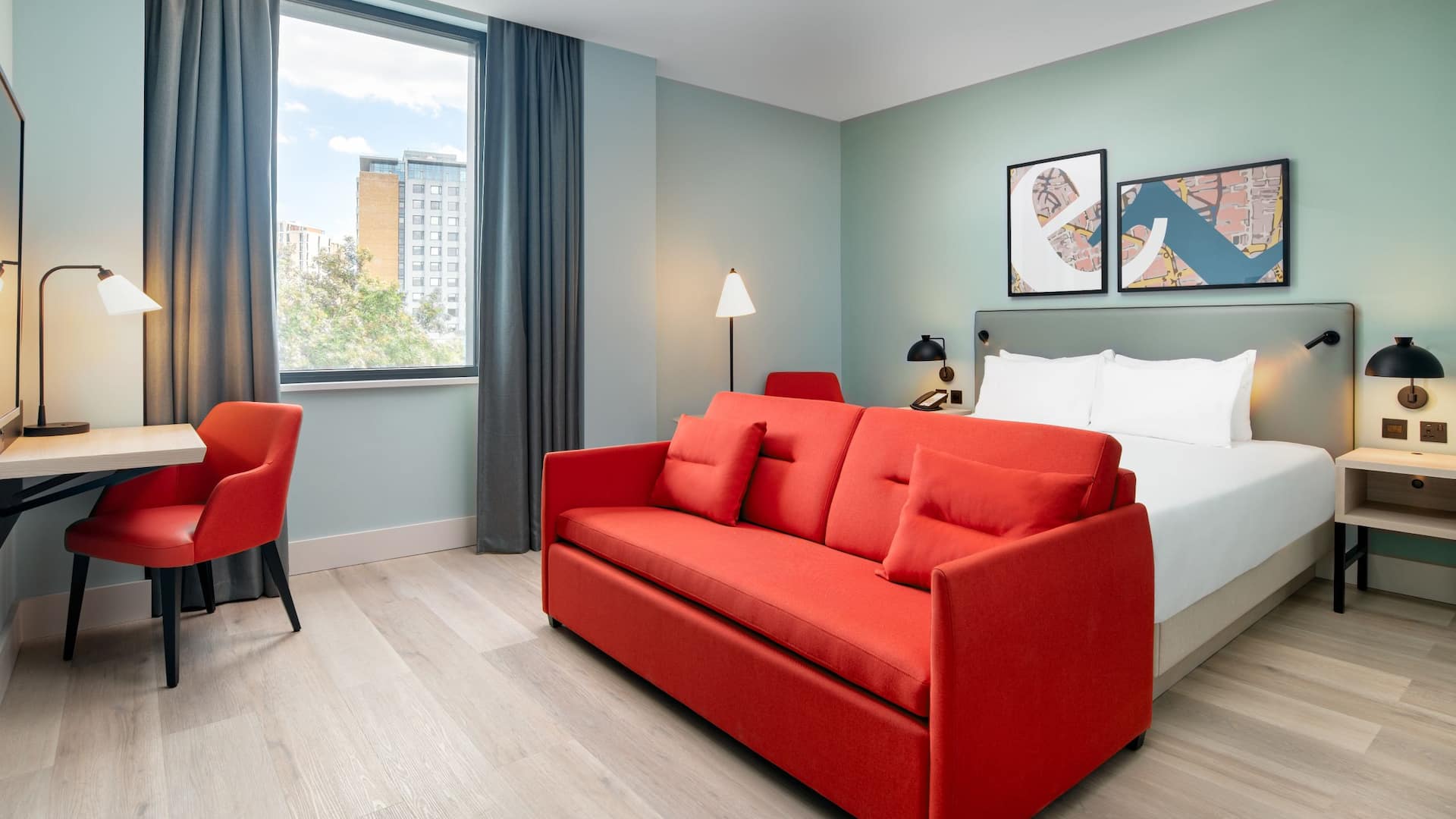 King bedroom at Hyatt Place London City East with comfortable sofabed.